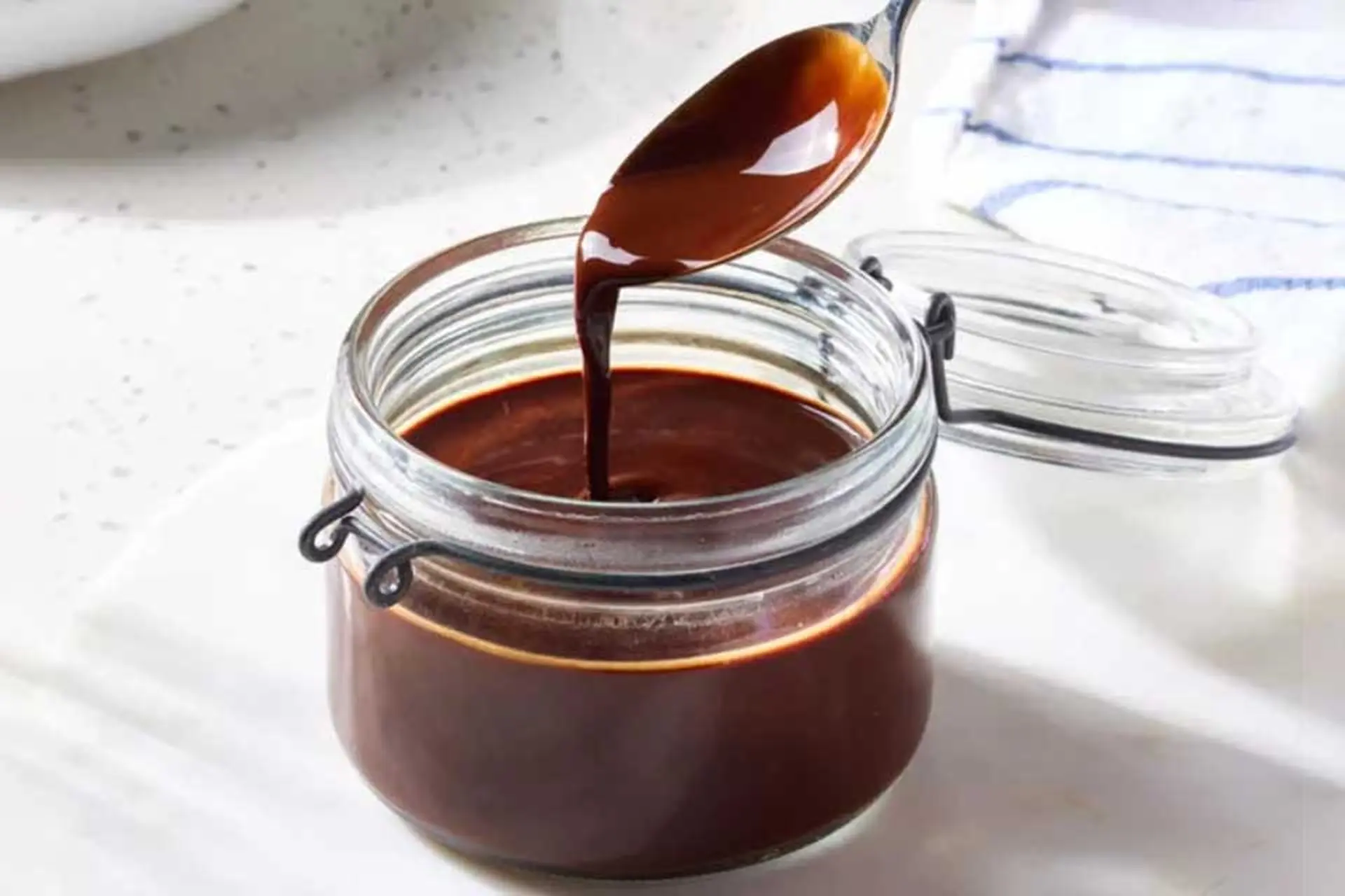 Tự làm siro socola tại nhà: Bí quyết tạo nên hương vị đậm đà, ngọt ngào khó quên