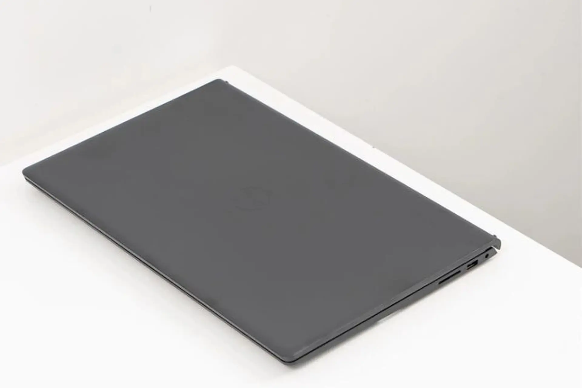 Đánh giá Dell Inspiron 3520: Liệu có xứng danh "ông vua" laptop văn phòng giá rẻ với hiệu năng ổn định?