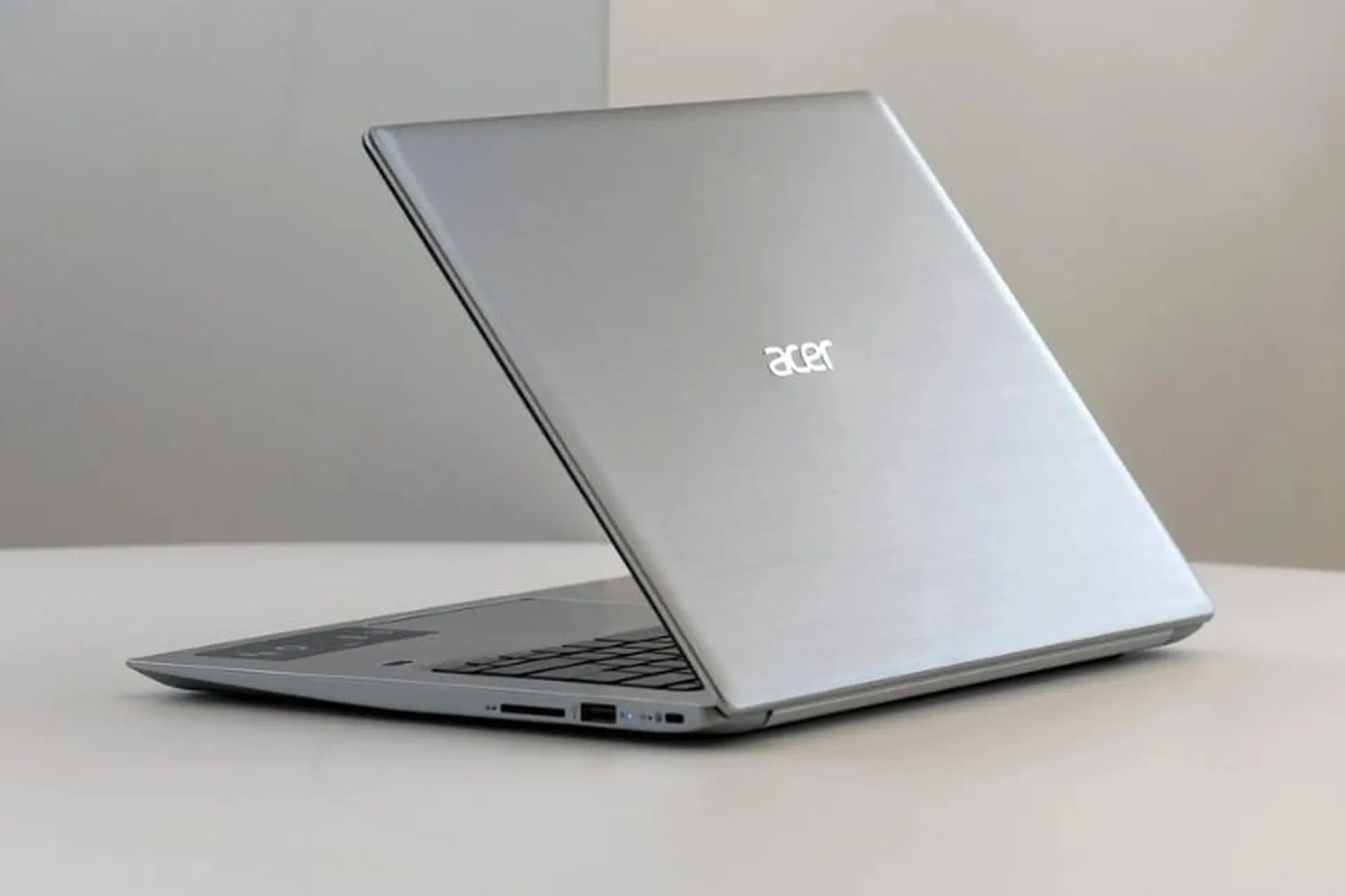 Khám phá 5 mẫu Acer Swift dưới 30 triệu tốt nhất 2025 cấu hình mạnh mẽ, hiệu năng vượt trội
