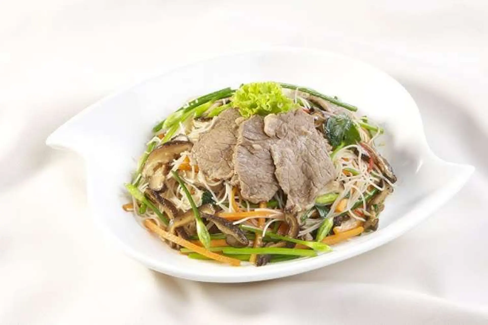 Cách làm bún gạo xào thịt bò thơm ngon với công thức đơn giản và nguyên liệu dễ kiếm