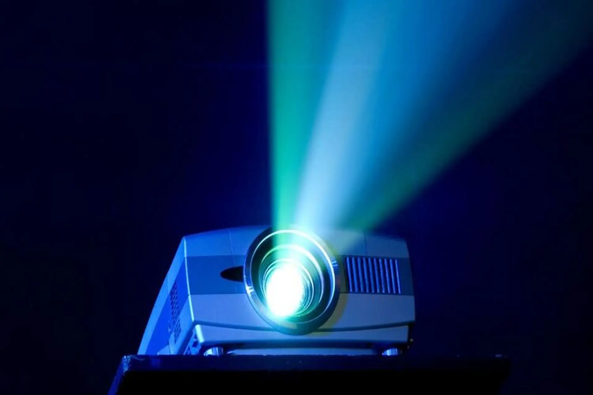 Mách bạn một số cách để chuyển chế độ màn hình máy chiếu hiệu quả và nhanh chóng