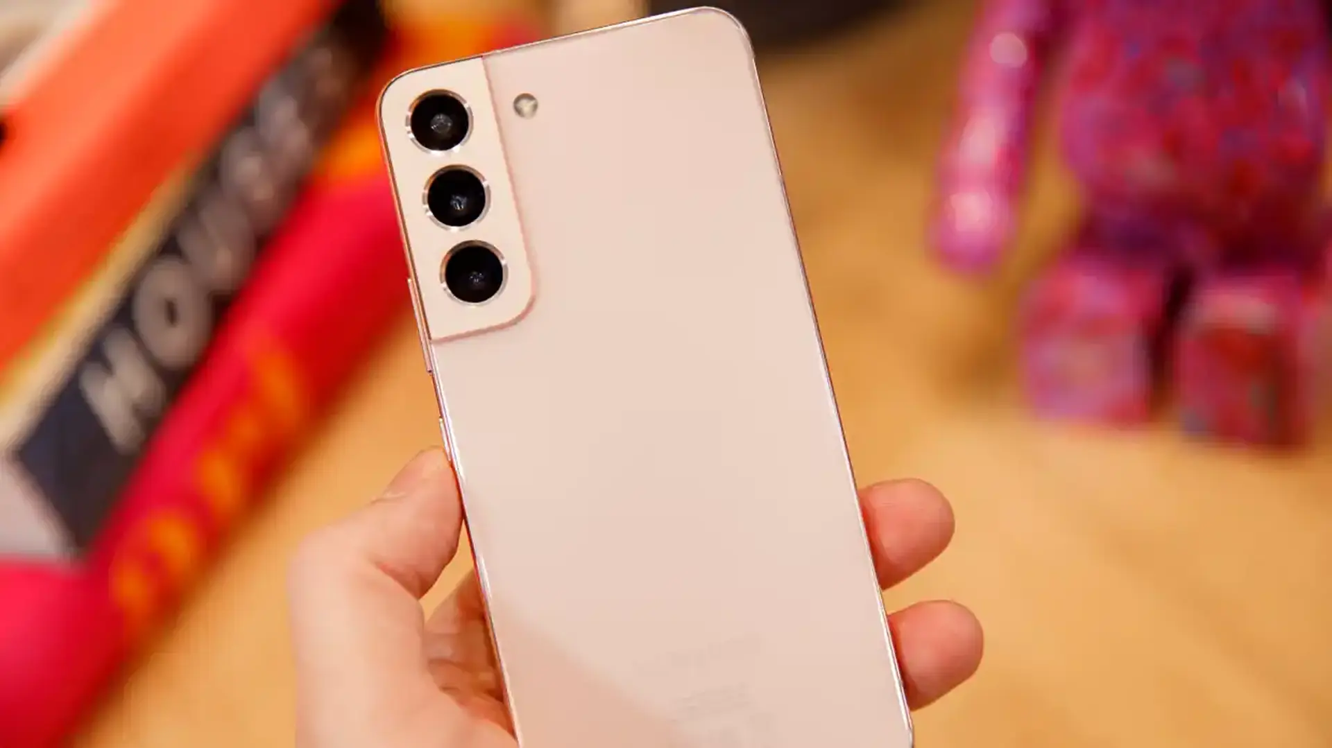 Đánh giá Samsung Galaxy S22: Điện thoại nhỏ gọn, camera đẹp còn đáng mua?