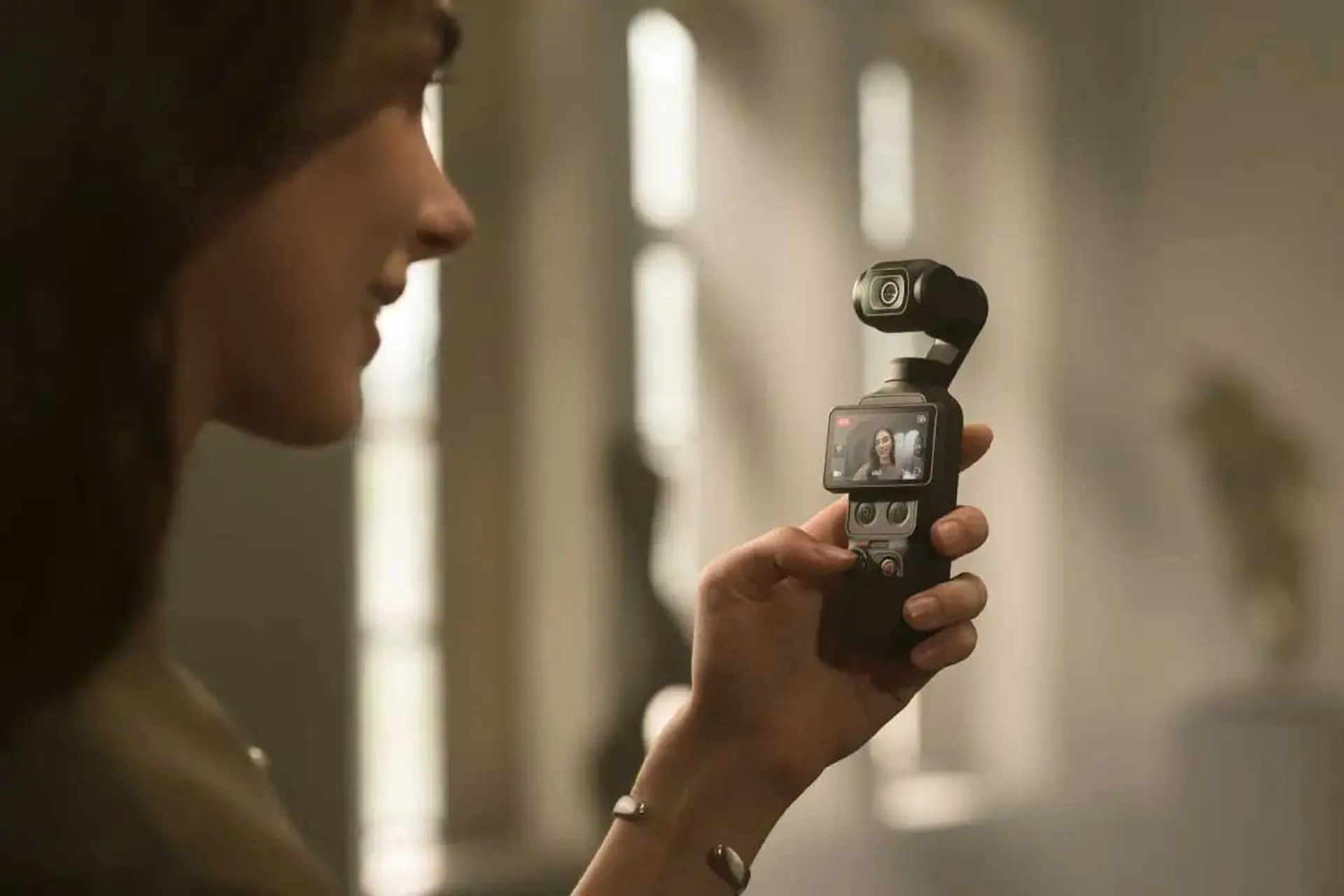DJI Osmo Pocket 4 ra mắt: Cảm biến 1 inch, tracking 4x, ghi âm tối đa 4 kênh