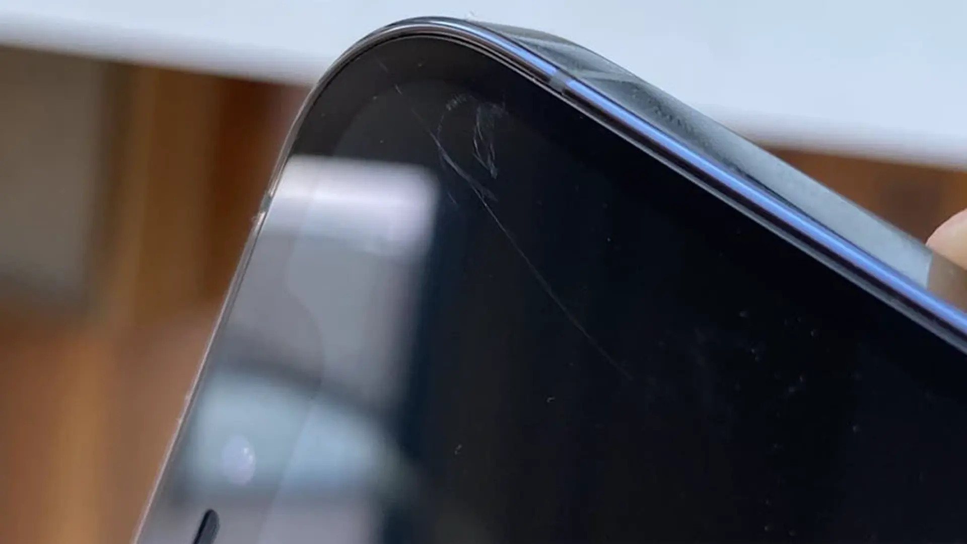 Làm mờ vết xước màn hình smartphone đơn giản bằng những mẹo dễ thực hiện tại nhà