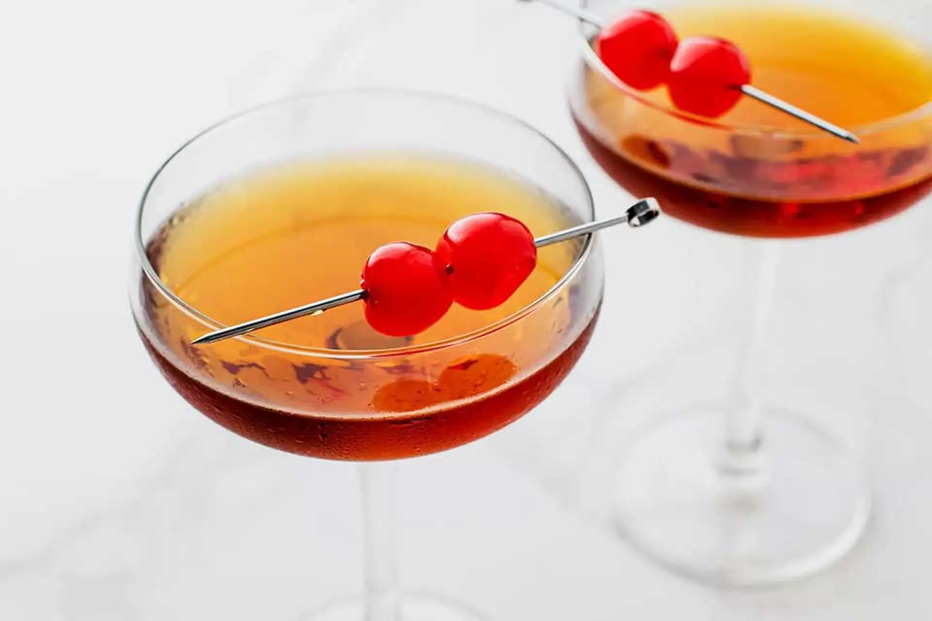 Hướng dẫn pha chế Manhattan cocktail chuẩn vị như một bartender chuyên nghiệp