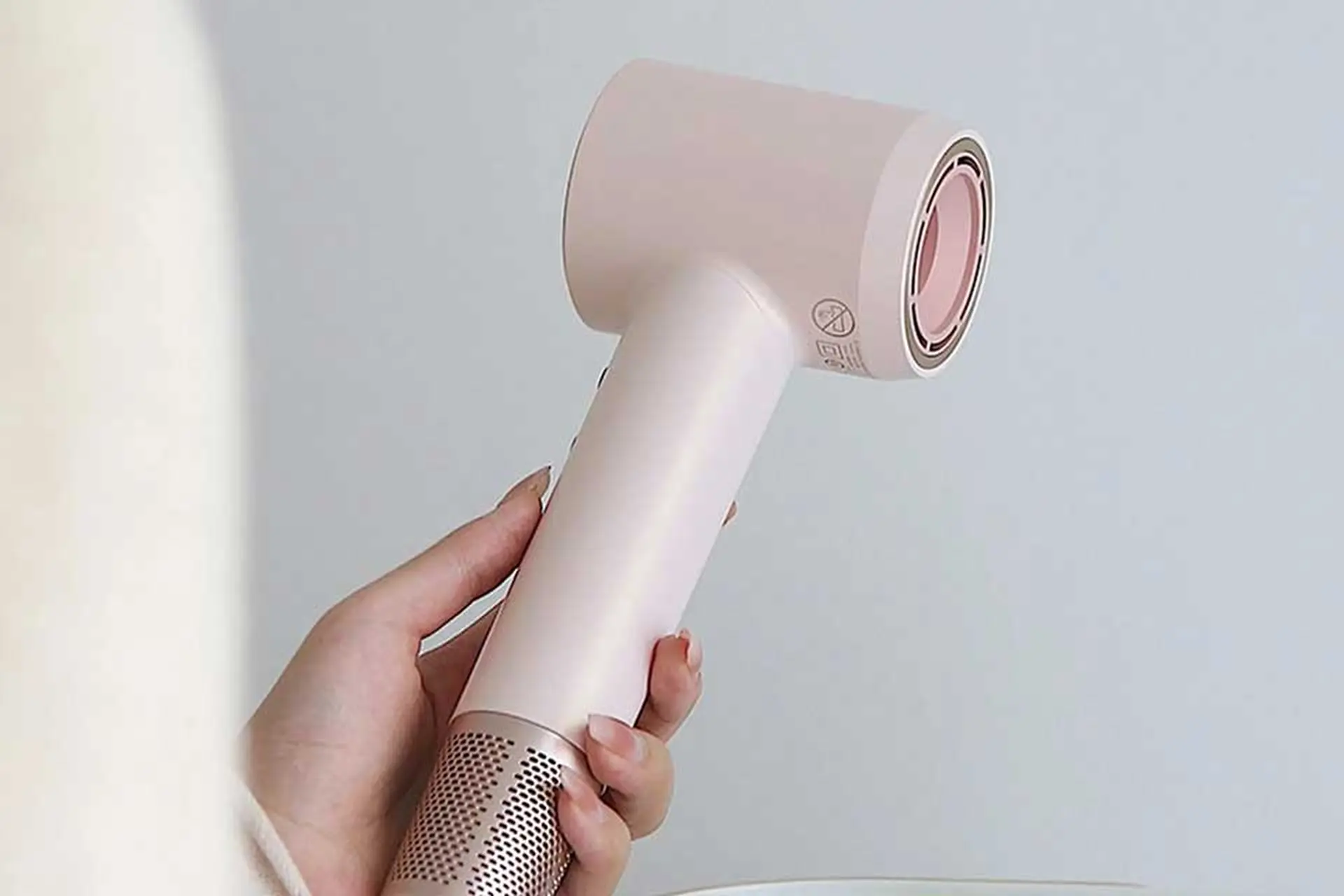 Máy sấy tóc Laifen của nước nào? Liệu có thật sự tốt như lời đồn hay không?