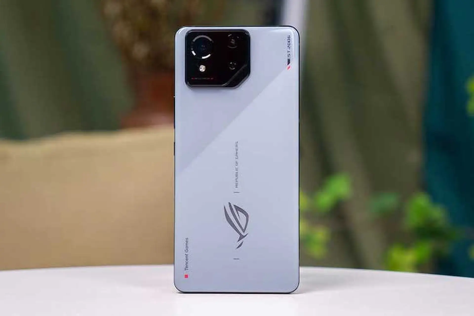 Đánh giá ROG Phone 8: Smartphone gaming mạnh mẽ với màn hình 165Hz và hiệu năng đỉnh cao 