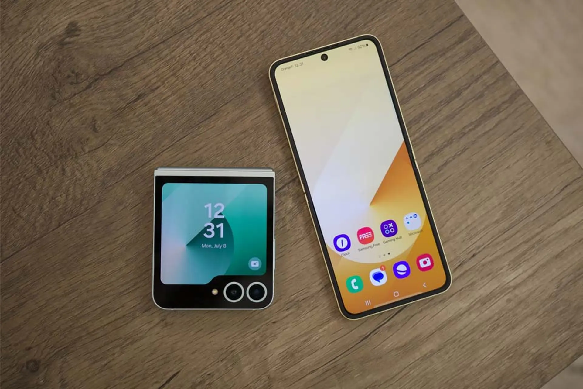 Đang sử dụng Galaxy Z Flip4 có nên "lên đời" Galaxy Z Flip6 không?