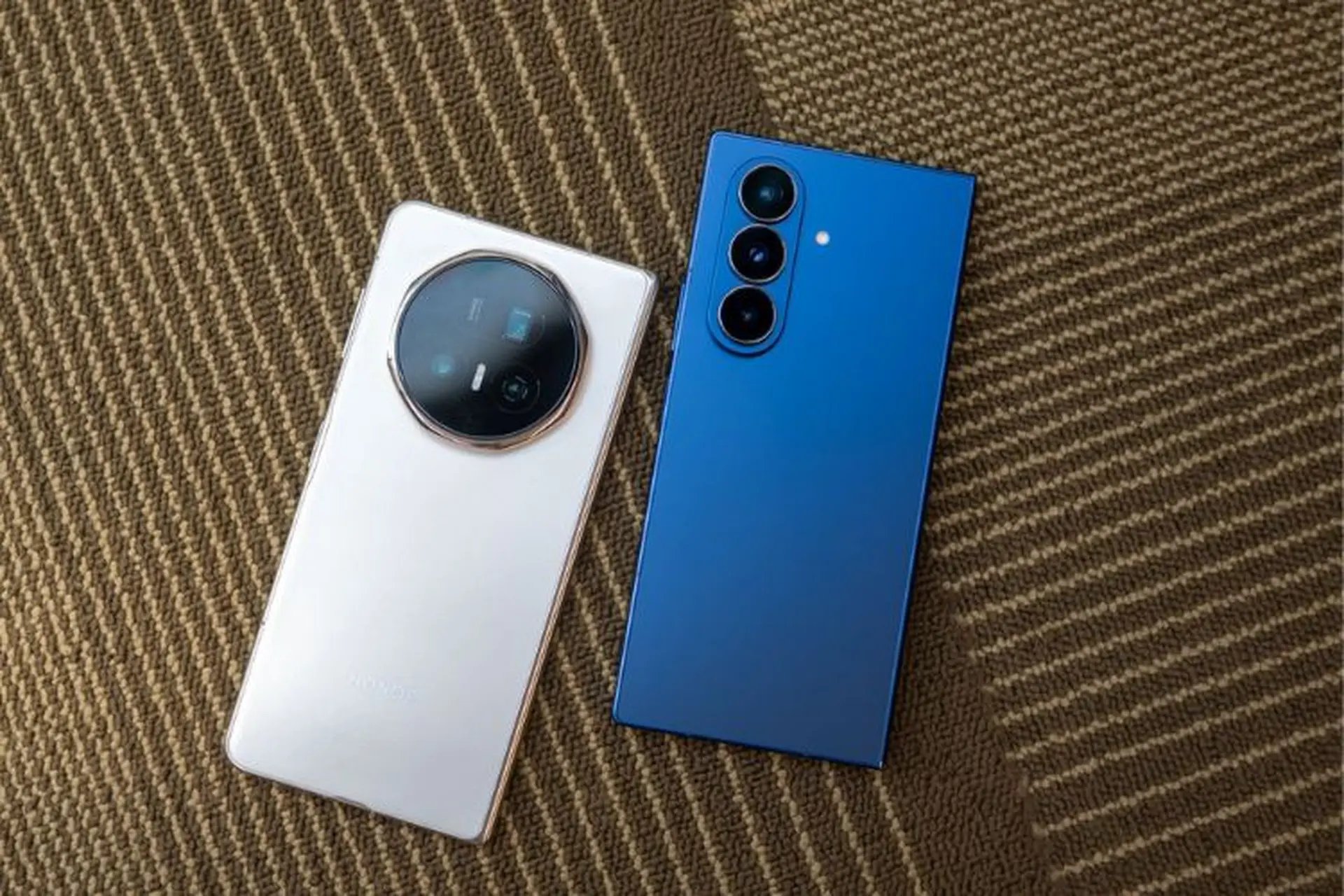 So sánh HONOR Magic V5 vs Samsung Galaxy Z Fold7 về thiết kế, camera, hiệu năng