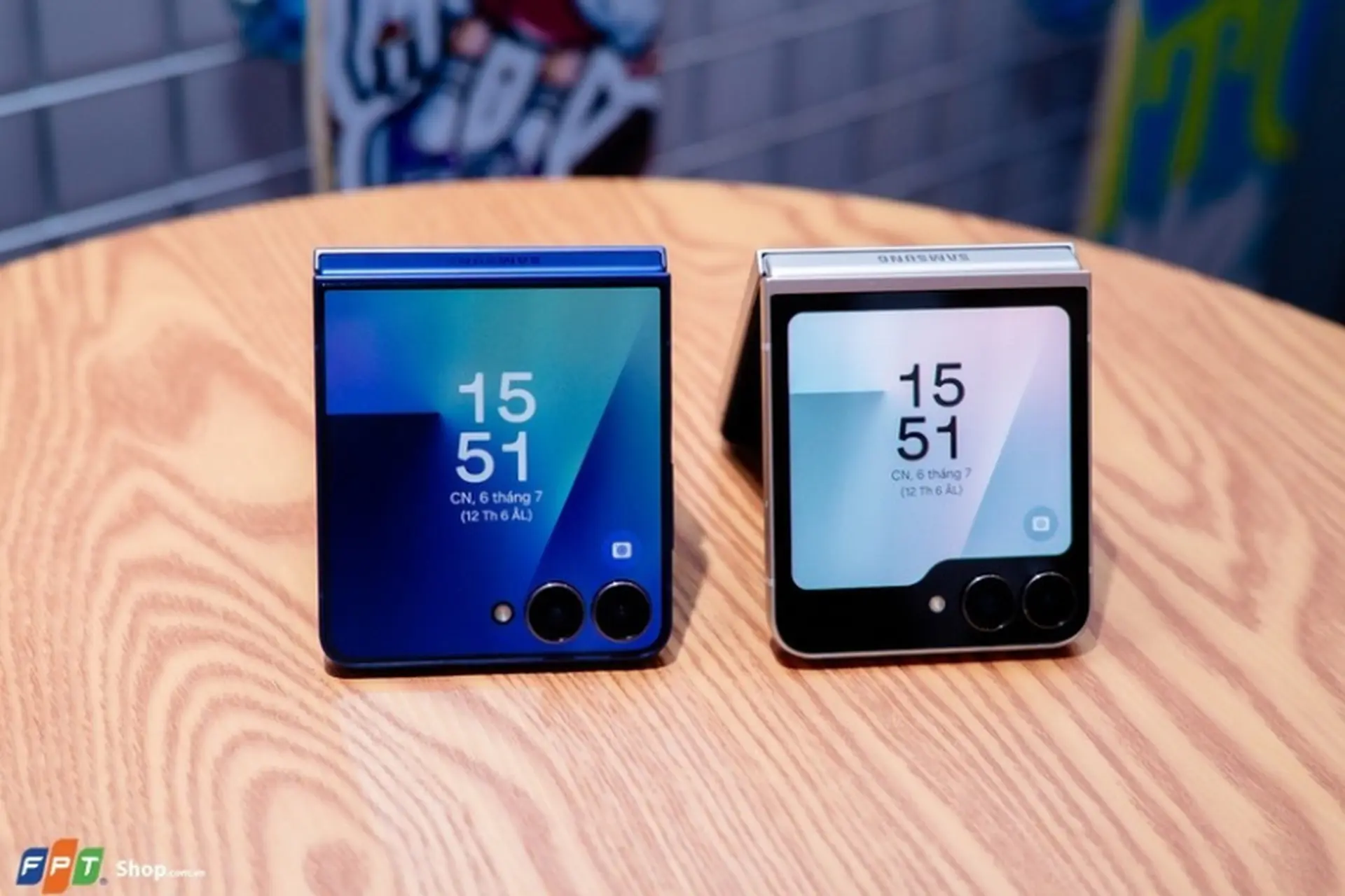 So sánh Galaxy Z Flip7 và Galaxy Z Flip6: Thiết kế, màn hình, hiệu năng có gì thay đổi? Chọn mua phiên bản nào đây?