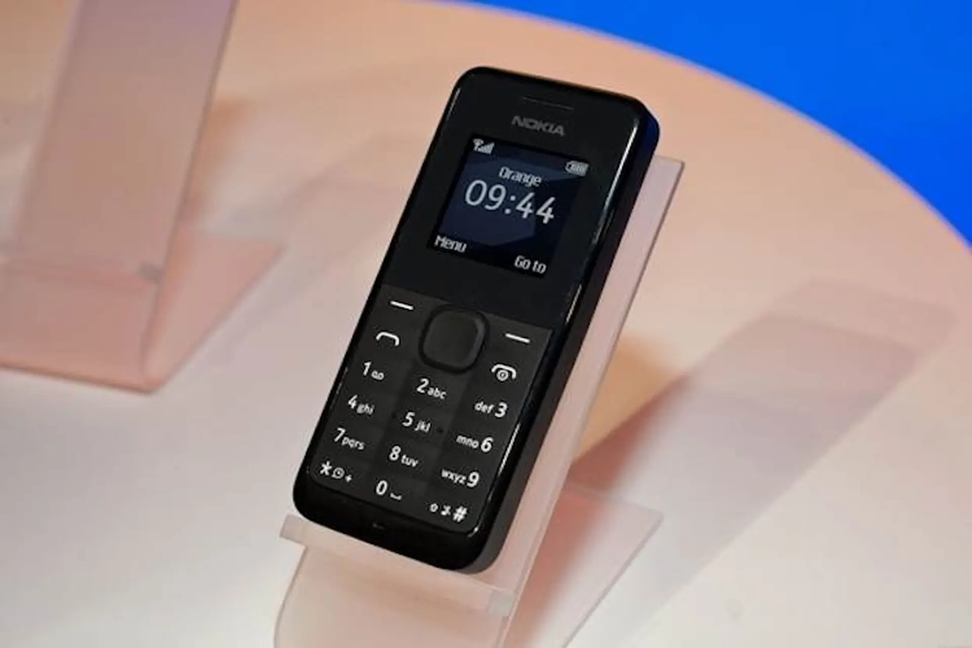 So sánh Nokia 105 và 110 chi tiết về thiết kế, màn hình, bàn phím, lưu trữ, pin và những khía cạnh khác