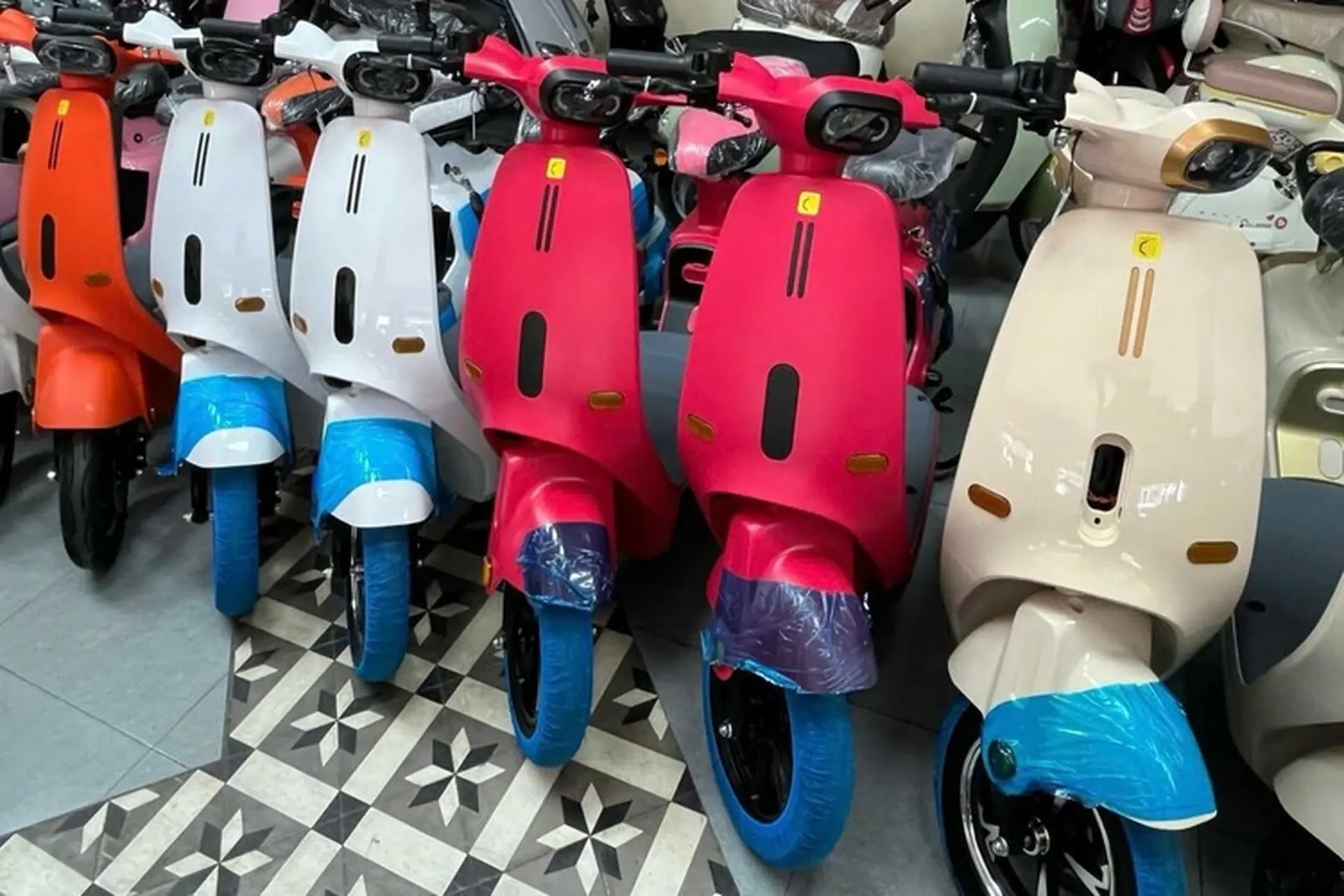So sánh xe điện K1 và V1: Đâu là lựa chọn tốt nhất cho người tiêu dùng hiện đại?