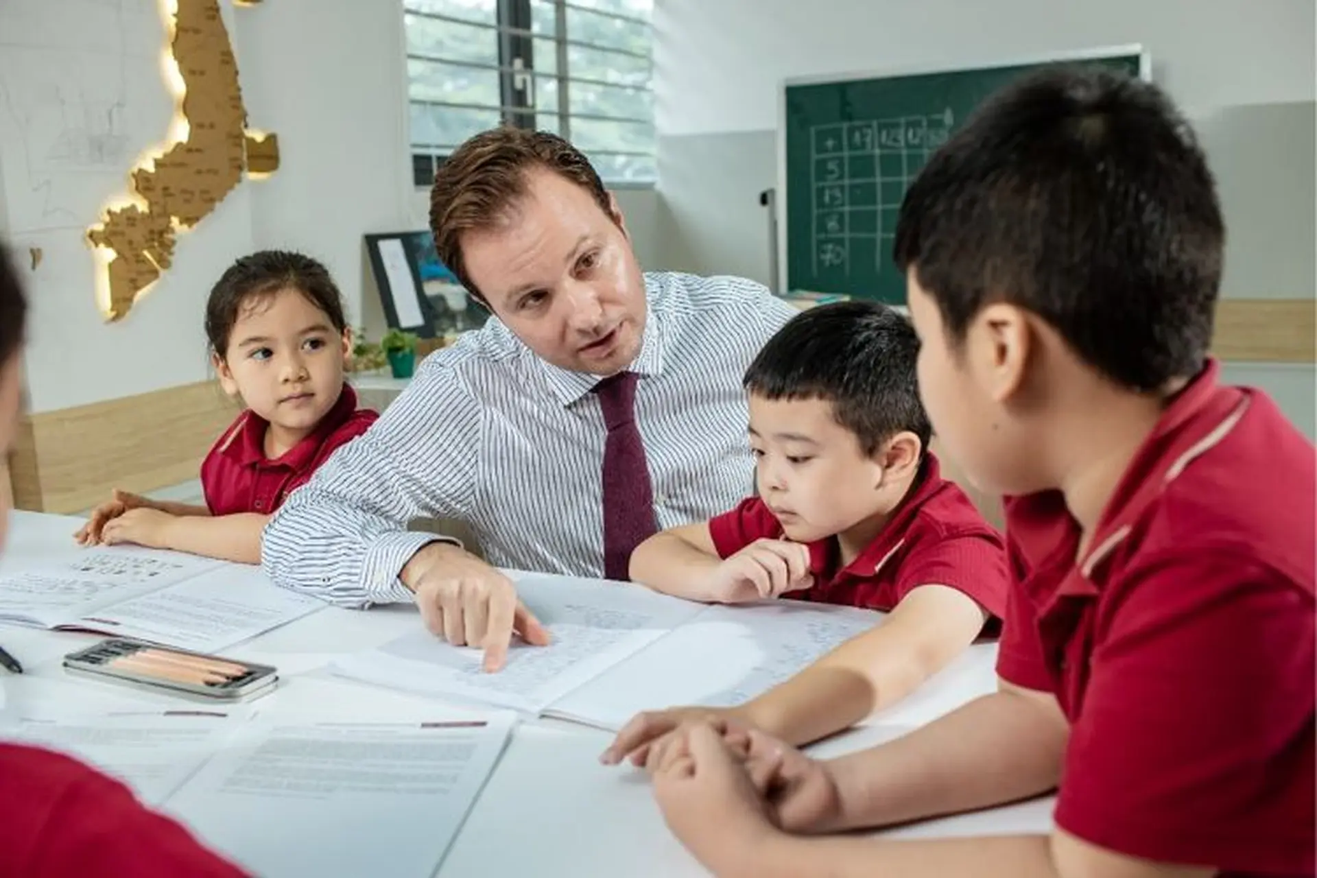 Chương trình song ngữ là gì? Đâu là những lợi ích khi chọn học chương trình song ngữ?