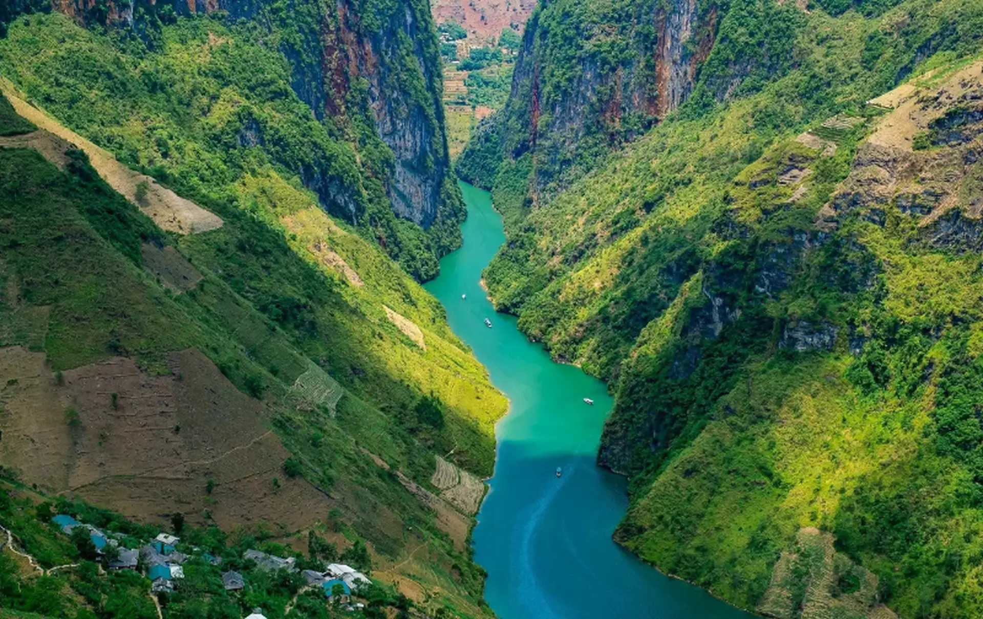 Sông Nho Quế và hành trình khám phá vẻ đẹp kỳ vĩ giữa núi rừng