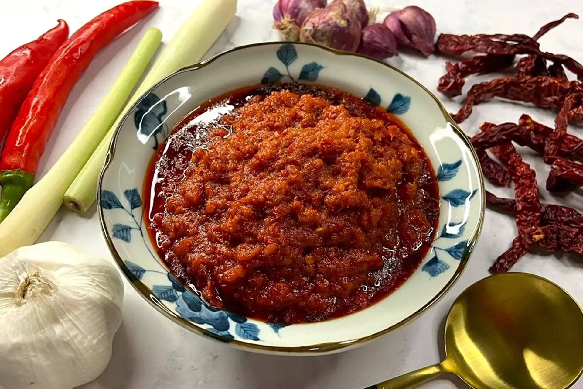 Tự làm sốt sambal cay "thần thánh" khiến ai cũng mê mẩn ngay từ lần nếm đầu tiên