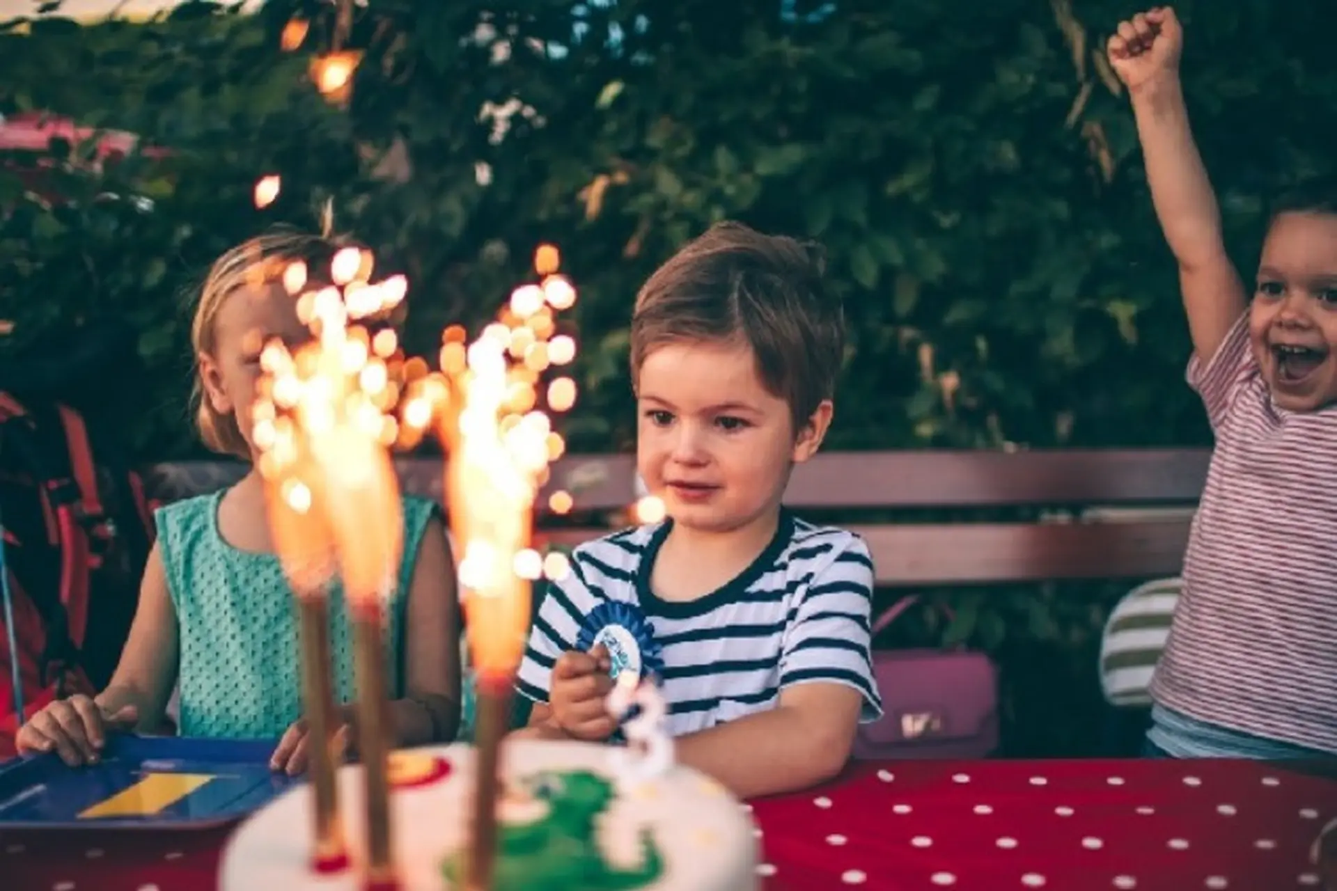 STT chúc mừng sinh nhật con trai ý nghĩa, cảm động dành cho cha mẹ thể hiện tình yêu thương vô bờ bến