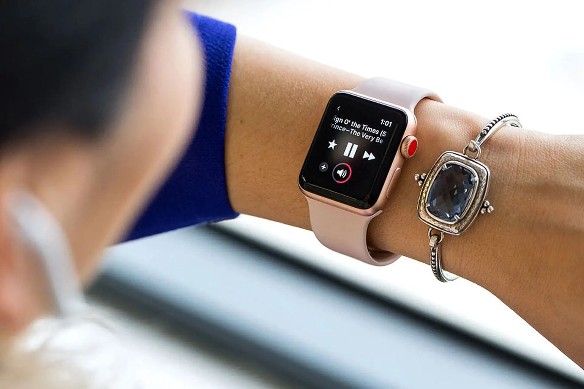 Cách sử dụng Apple Watch để điều khiển nhạc trên Mac giúp bạn có trải nghiệm tiện lợi