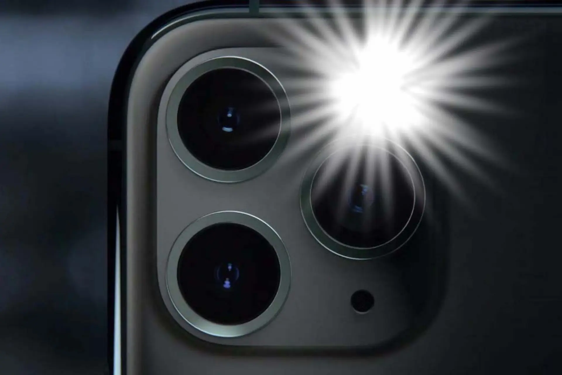 Sử dụng đèn flash của iPhone như thế nào? Gợi ý 5 mẹo cực hữu ích nên biết  