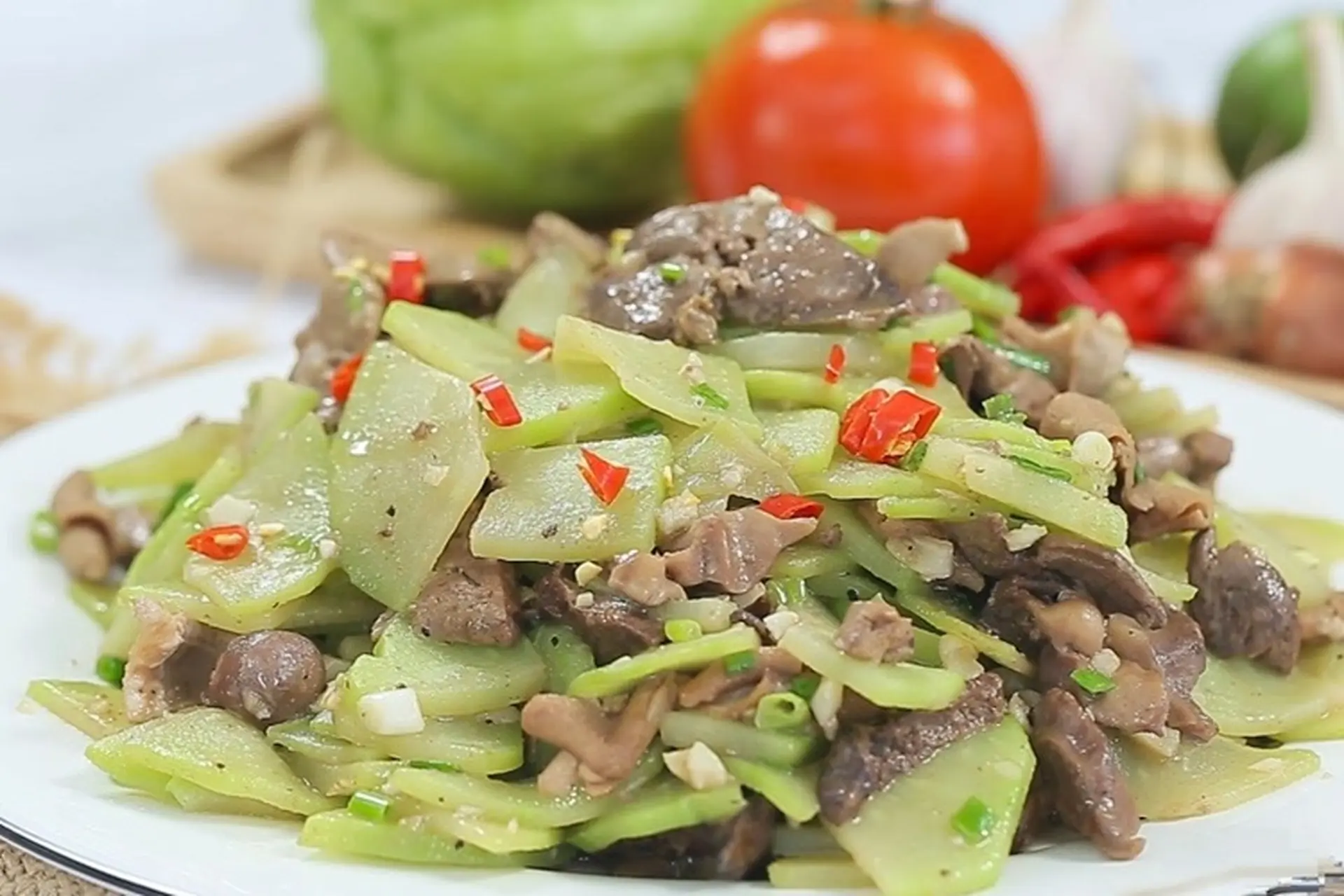 Hướng dẫn nhanh cách làm su su xào lòng gà giòn sần sật, thơm ngon, hấp dẫn
