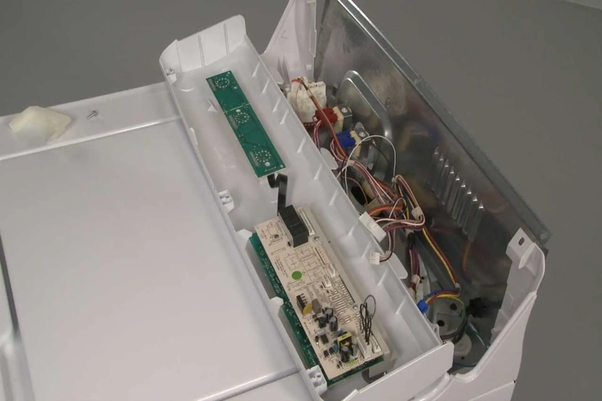 Dấu hiệu cần sửa bo mạch máy giặt LG Inverter là gì? Cách sửa đơn giản tại nhà hiệu quả