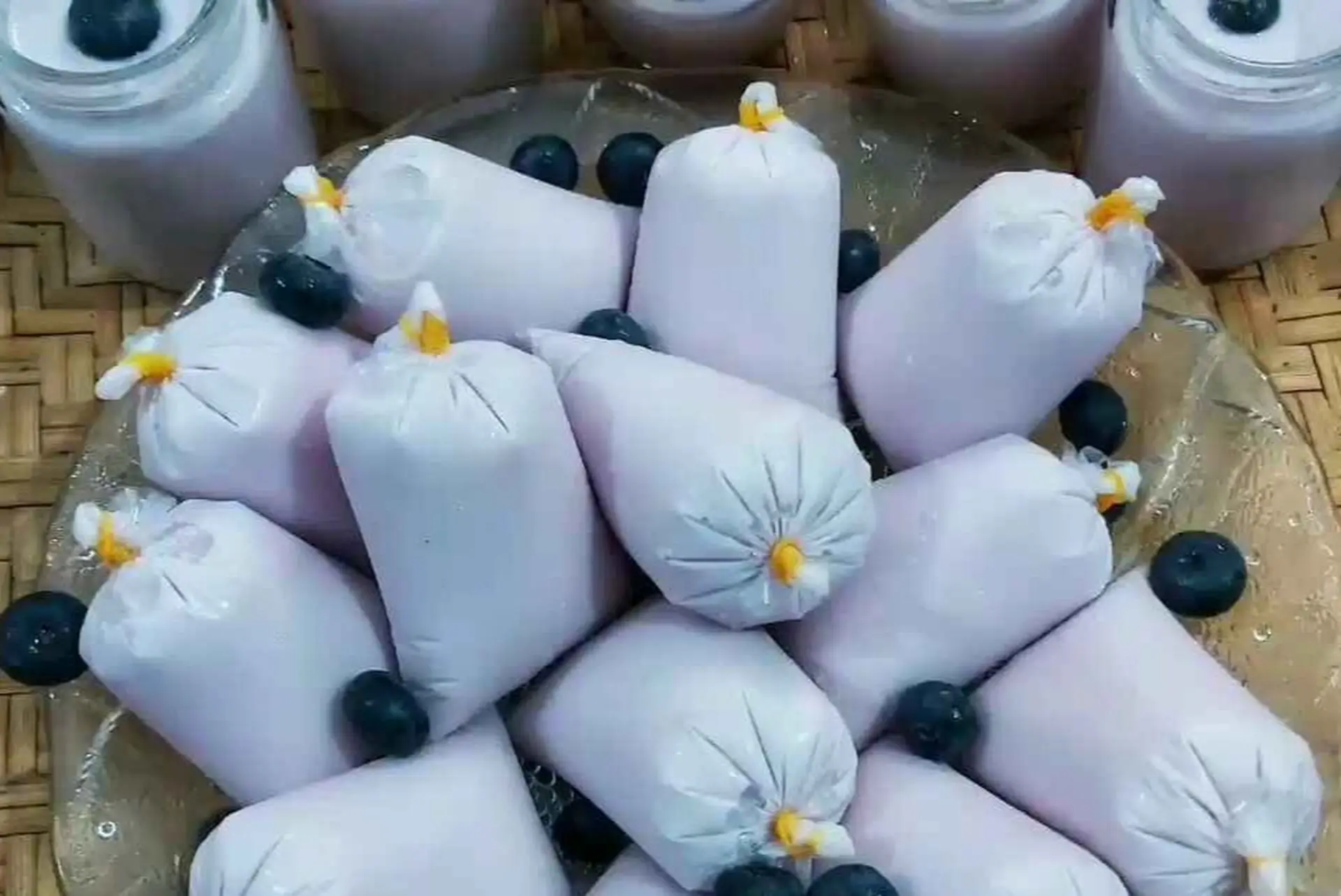 Mẹo làm sữa chua việt quất thơm ngon, dẻo mịn, không bị tách nước, cả nhà thích mê!