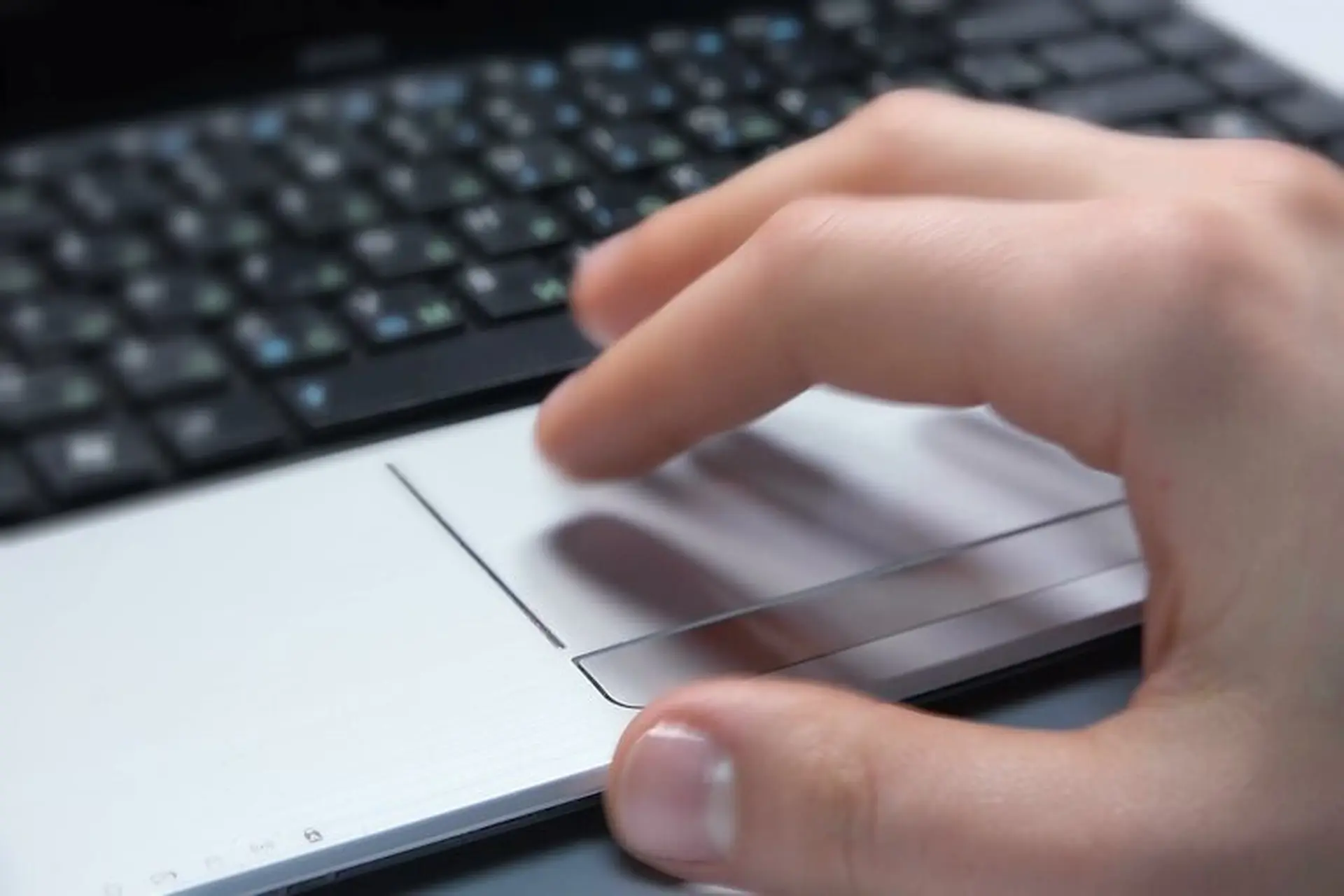 Sửa laptop bị lỗi touchpad: Tổng hợp các lỗi touchpad thường gặp trên laptop và cách xử lý
