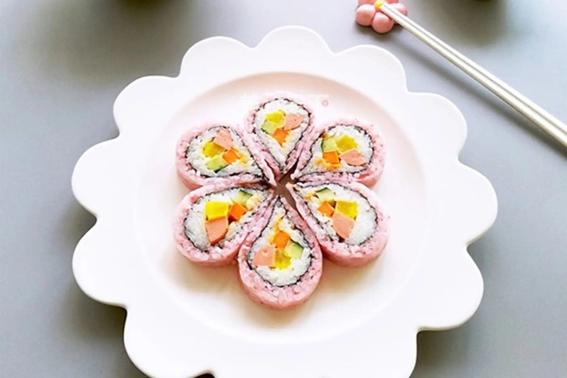 Hướng dẫn cách làm sushi hoa anh đào thơm ngon, đẹp mắt và dễ làm ngay tại nhà