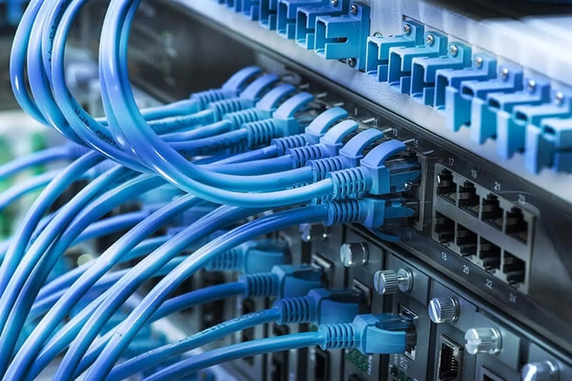 Switch công nghiệp là gì? Phân loại, ưu nhược điểm và kinh nghiệm chọn mua