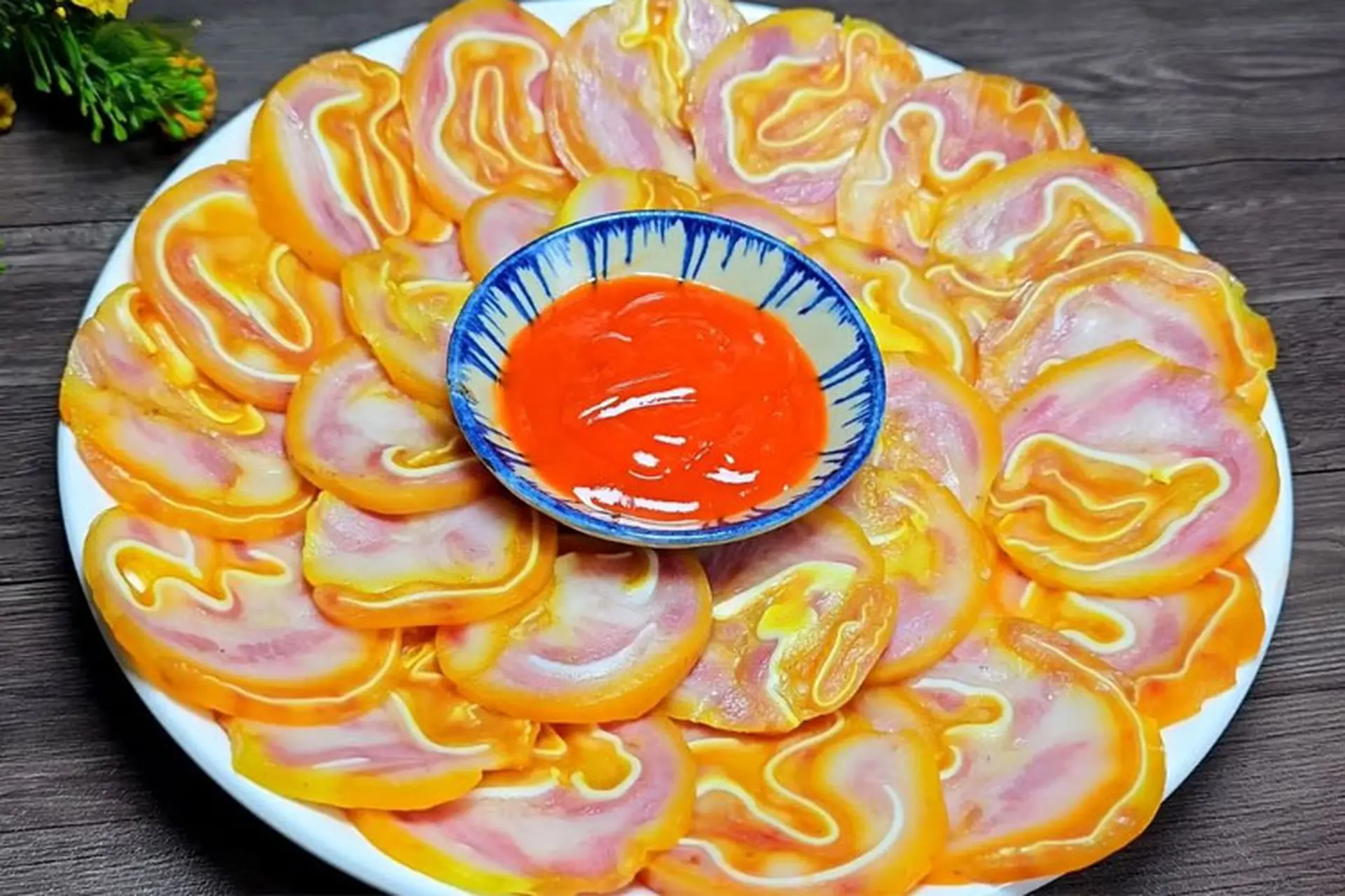 Hướng dẫn làm tai heo ủ muối tại nhà lên màu đẹp, giòn sần sật, ăn siêu cuốn!