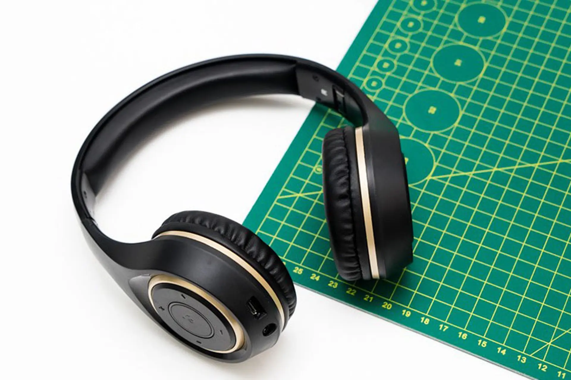 Top 7 tai nghe Bluetooth giảm giá Tết Âm lịch 2025: Giá giảm sâu đón năm mới