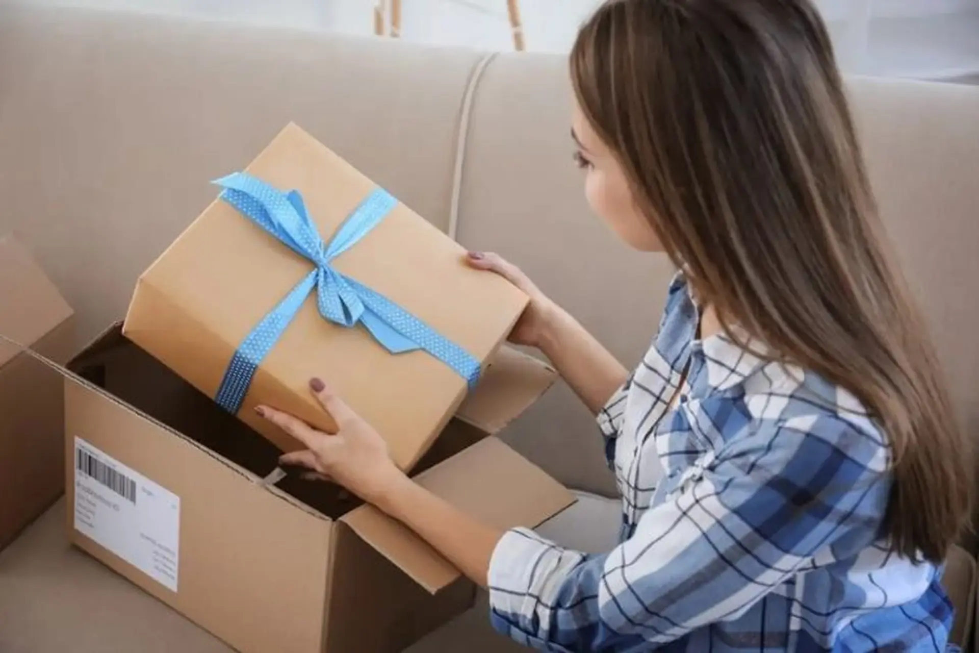 Gợi ý 20 ý tưởng tặng quà cho người yêu ở xa ý nghĩa giúp hâm nóng tình cảm