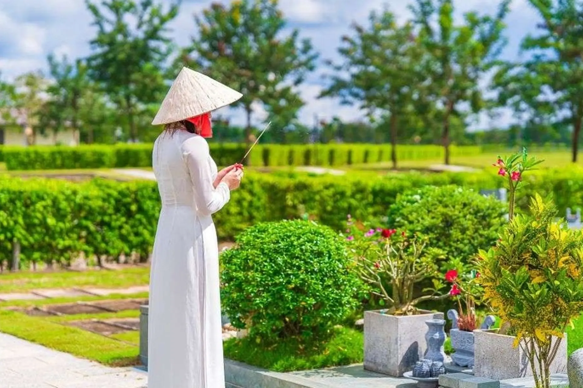 Tảo mộ là gì? Ý nghĩa, thời điểm, lễ vật cần chuẩn bị và những điều nên lưu ý