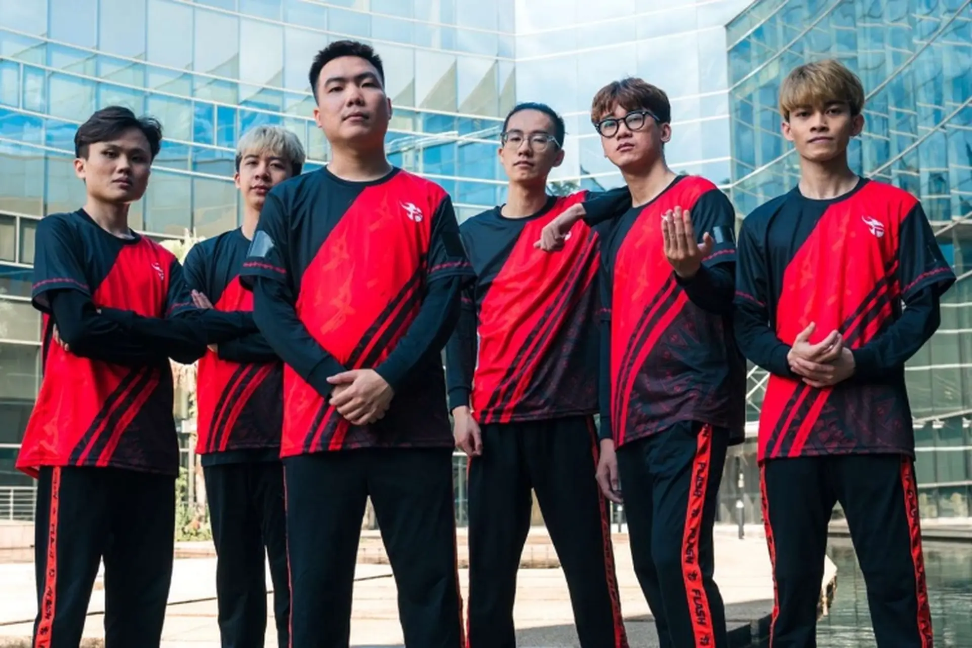 Team Flash Tốc Chiến - niềm tự hào của thể thao điện tử Việt Nam tại Sea Games 31