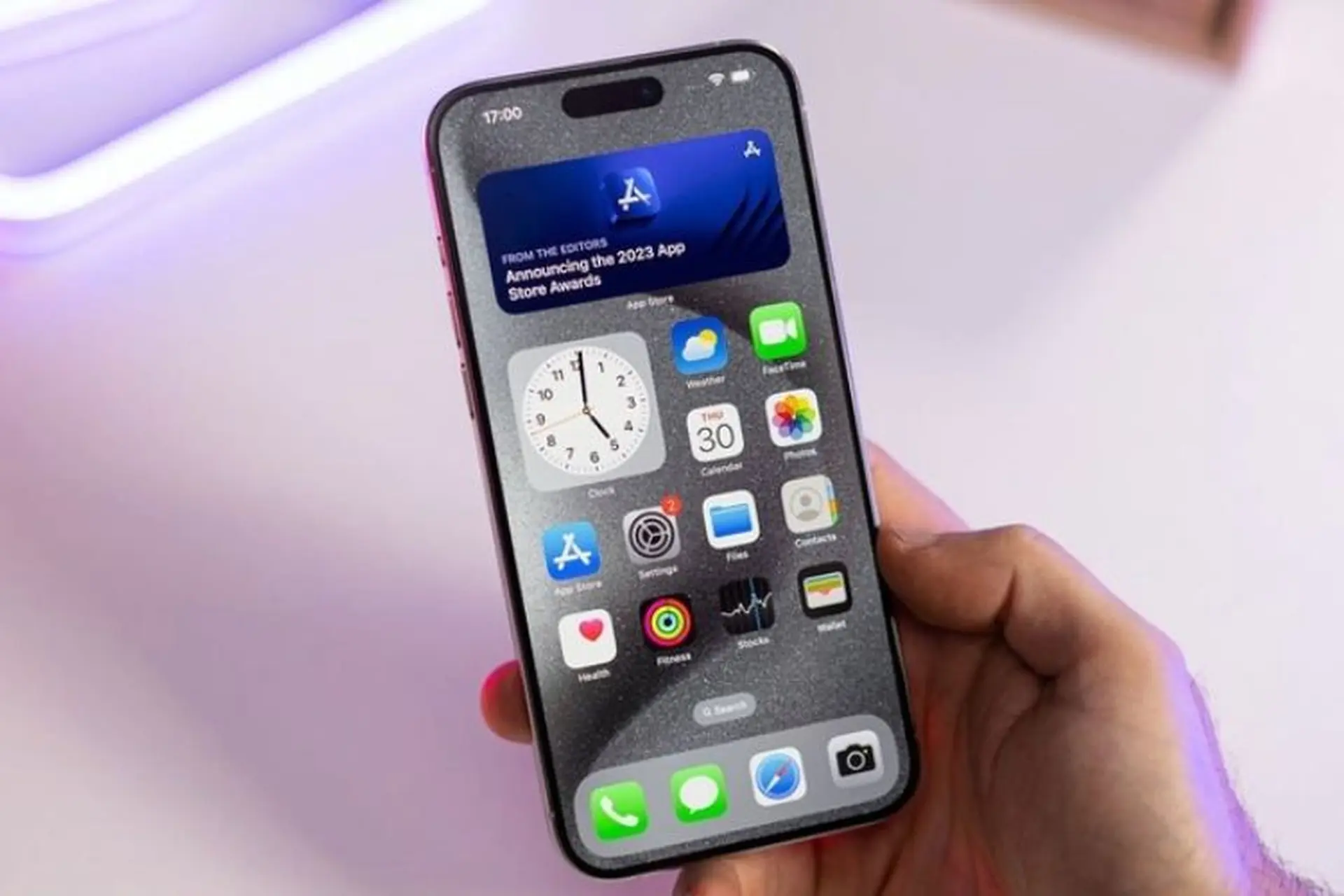 Tết 2025 có nên mua điện thoại cũ hay không? Những lưu ý quan trọng khi mua điện thoại cũ