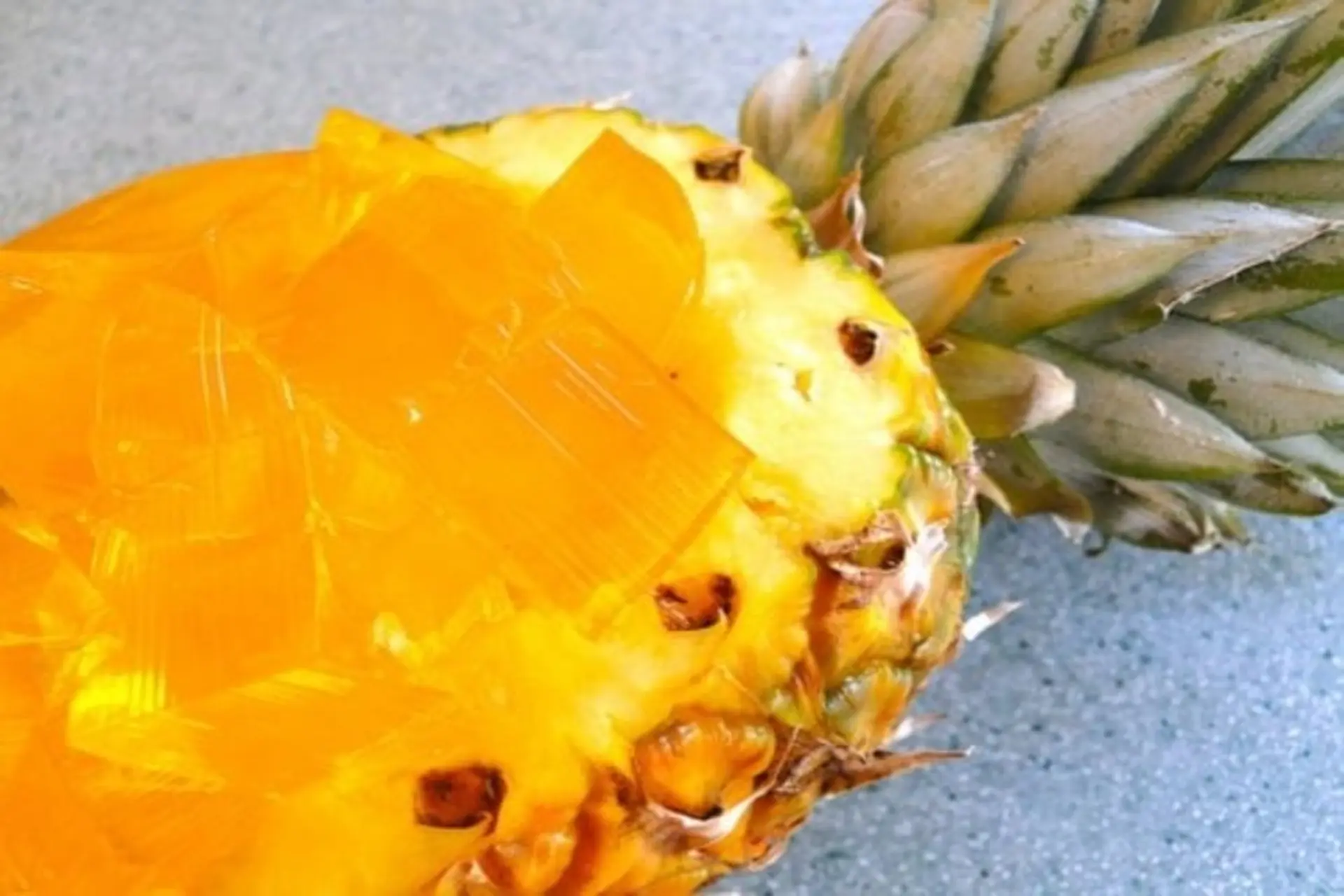 Hướng dẫn chi tiết cách làm thạch dứa chua ngọt thơm ngon đơn giản tại nhà