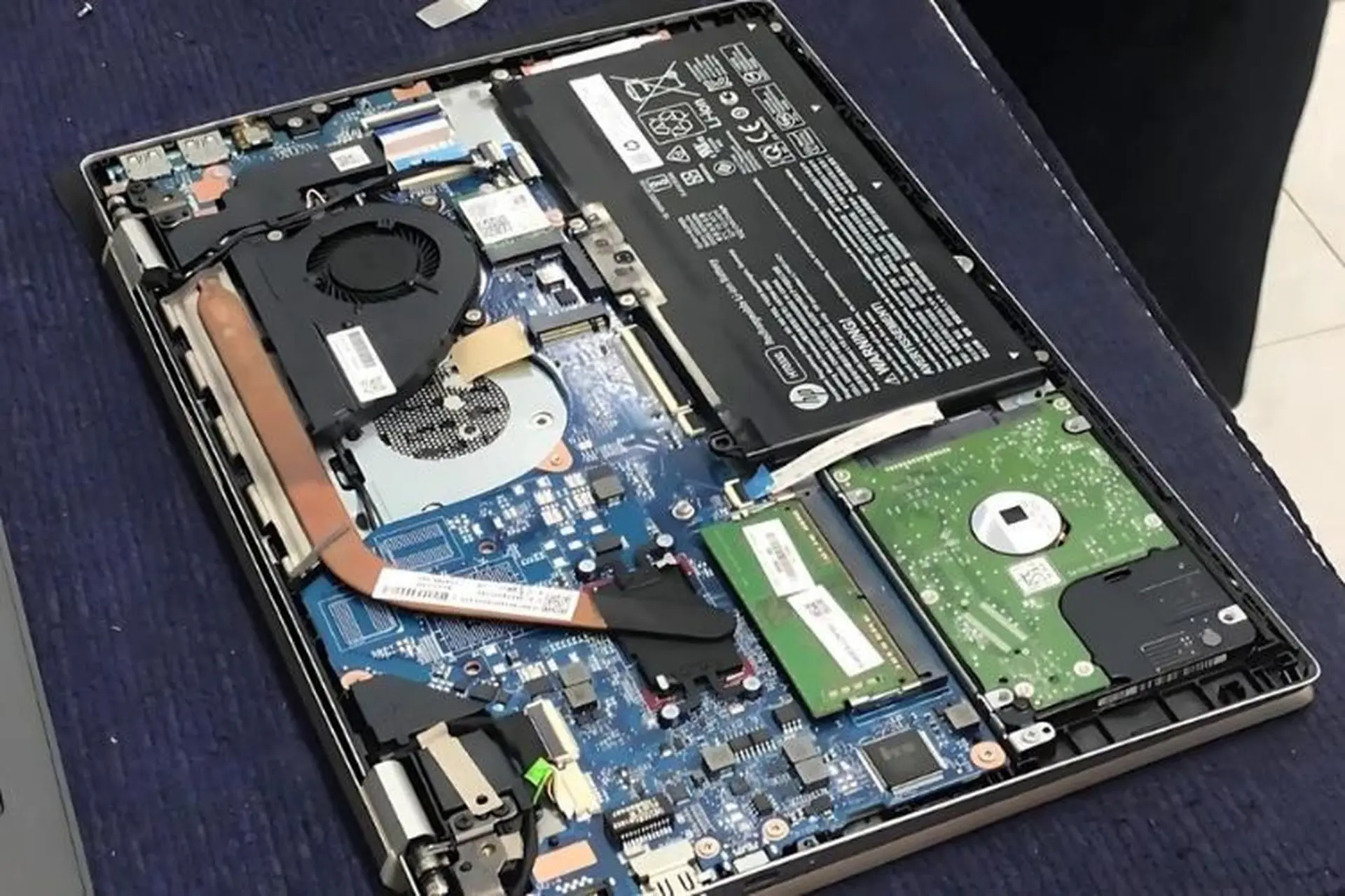 Thay main laptop bao nhiêu tiền 2026? Tham khảo ngay bảng giá sửa chữa chi tiết