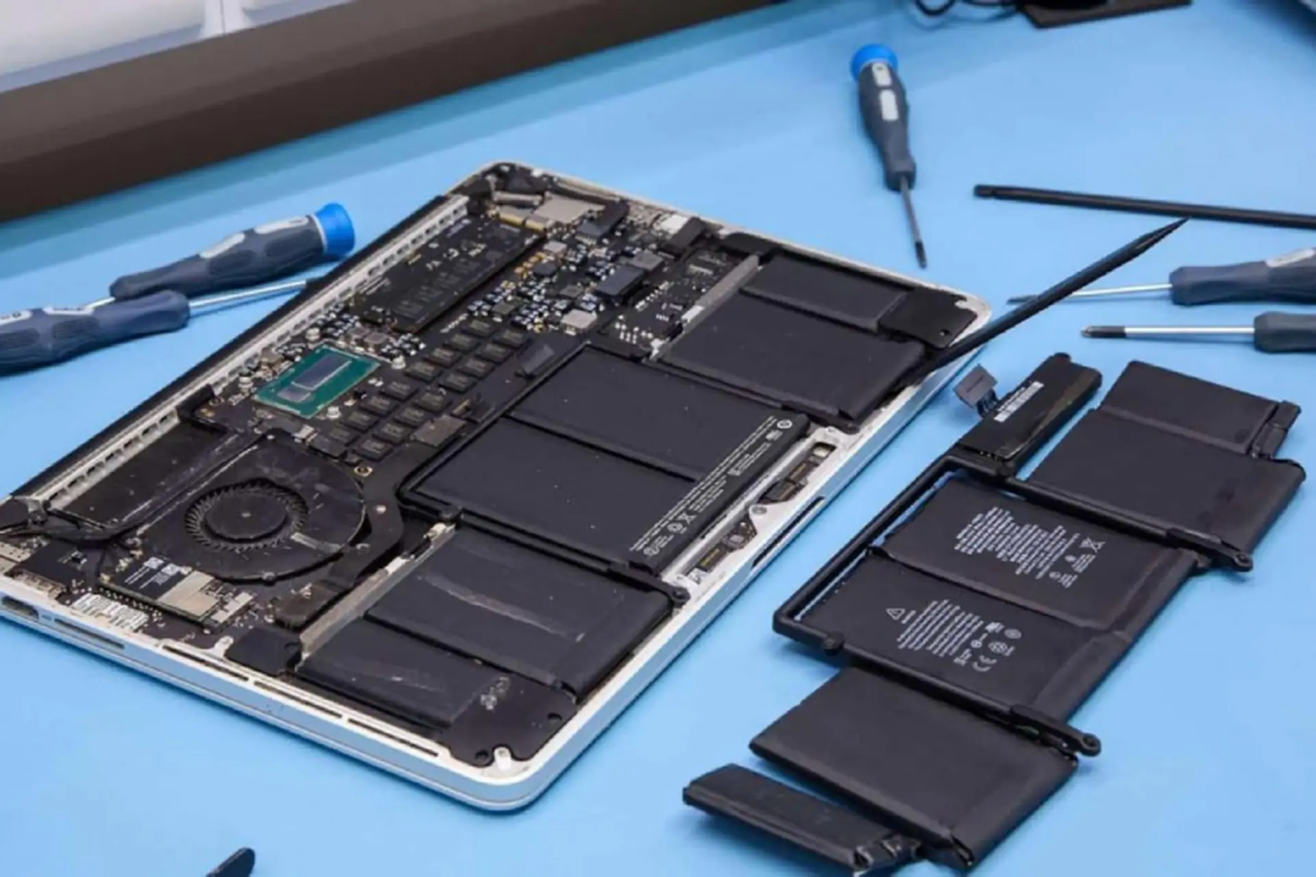 Lúc nào nên thay pin Macbook? Nên thay pin Macbook ở đâu uy tín, chất lượng?