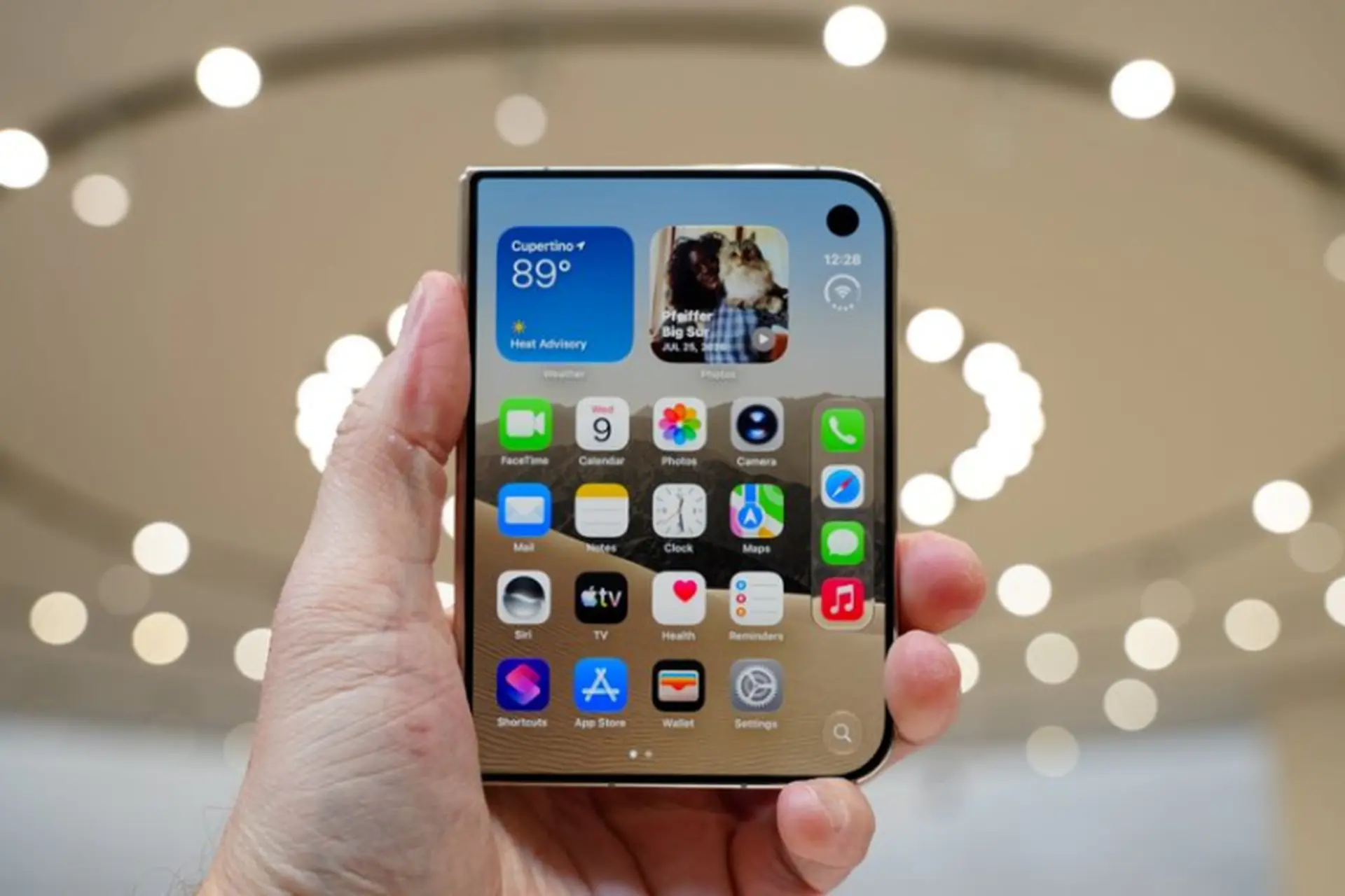 Thiết kế iPhone Duo có gì đặc biệt? Màn hình gập 7,6 inch, khung titan cao cấp