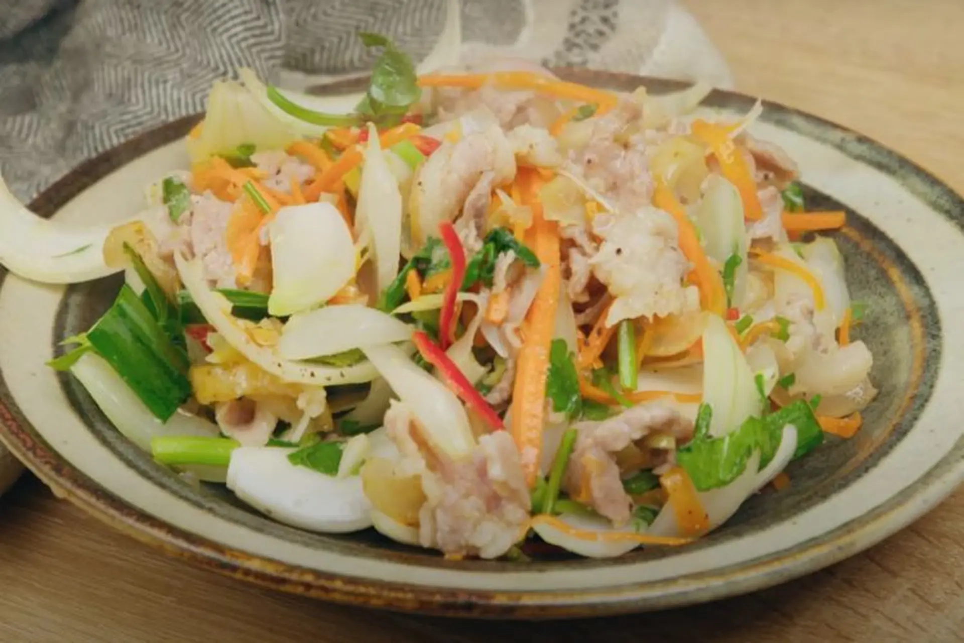 Bí quyết làm thịt bê xào hành tây mềm ngọt đậm đà, thơm ngon không kém ngoài hàng