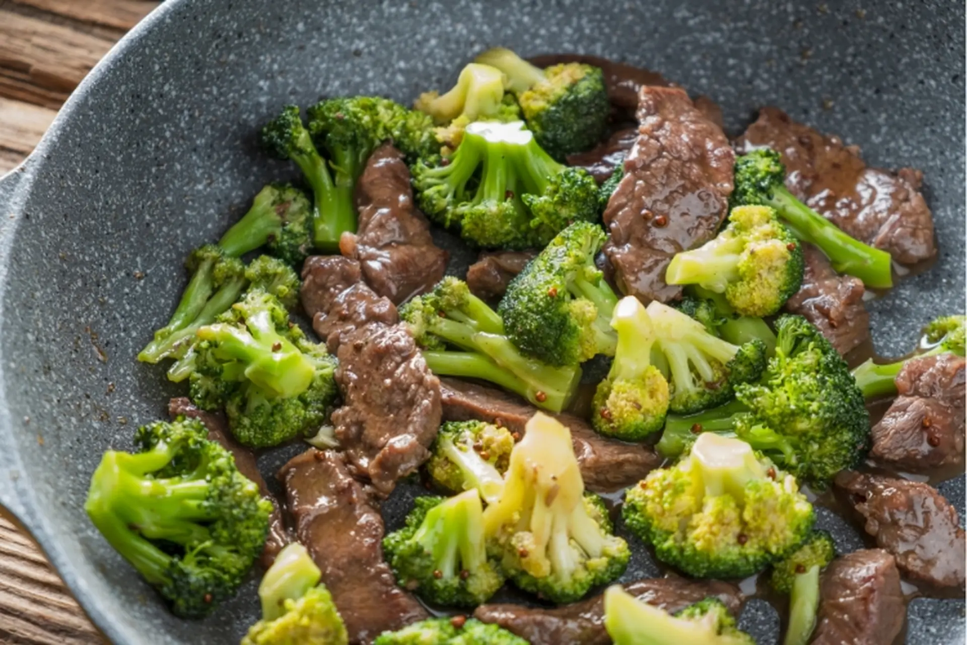 Chế biến thịt bò xào súp lơ thơm ngon ngất ngây cho gia đình chỉ với công thức cực đơn giản