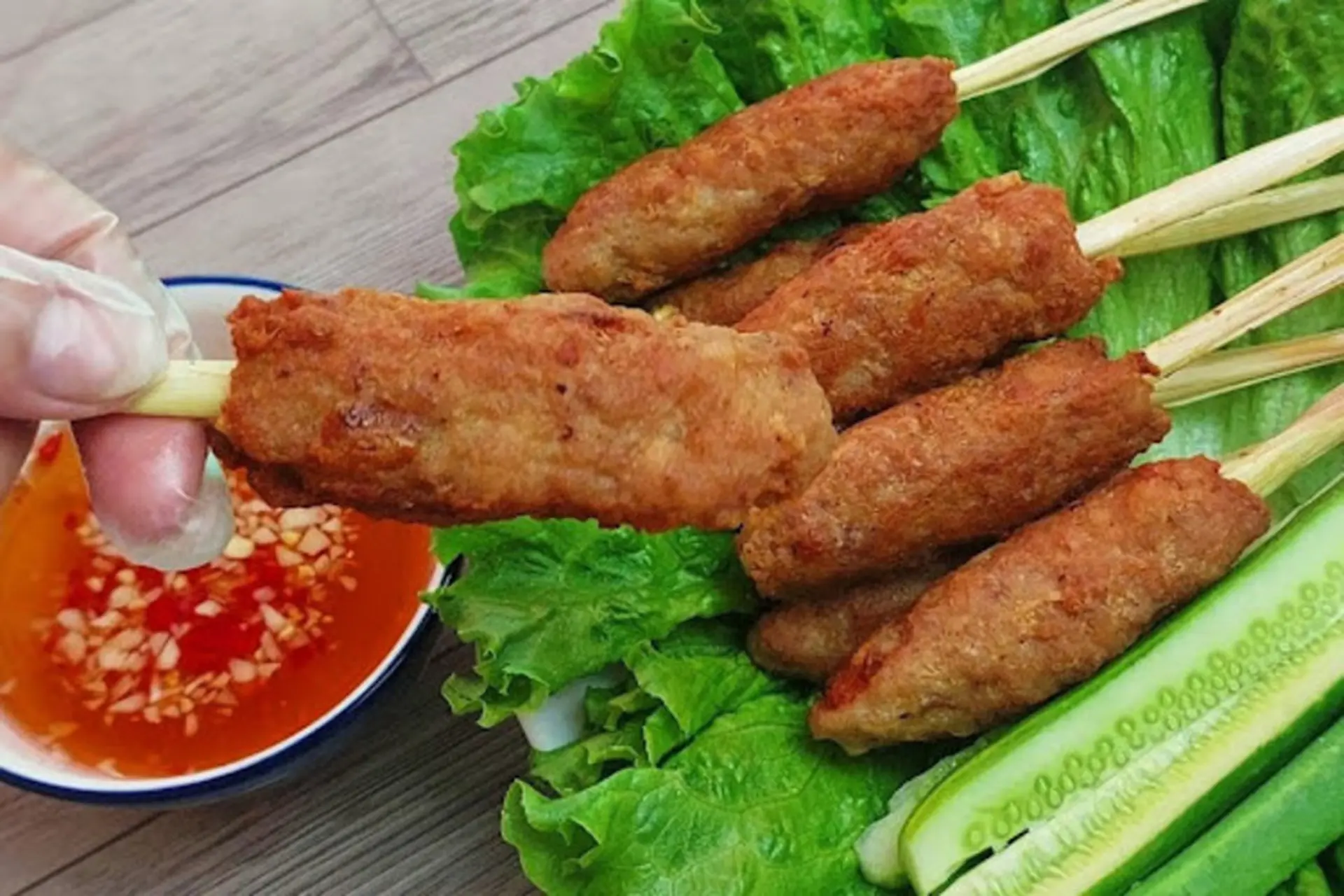Hướng dẫn cách làm thịt bọc sả chiên giòn rụm – Món ngon hấp dẫn cho bữa cơm gia đình