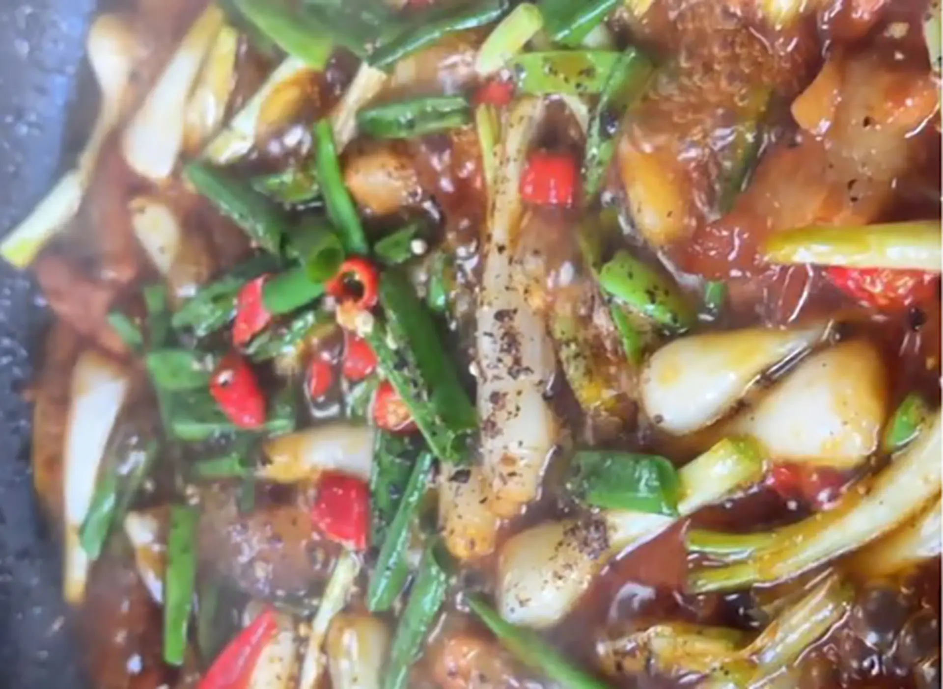 Hướng dẫn cách làm thịt kho củ kiệu - món ăn dẫn dã và quen thuộc mỗi dịp Tết đến
