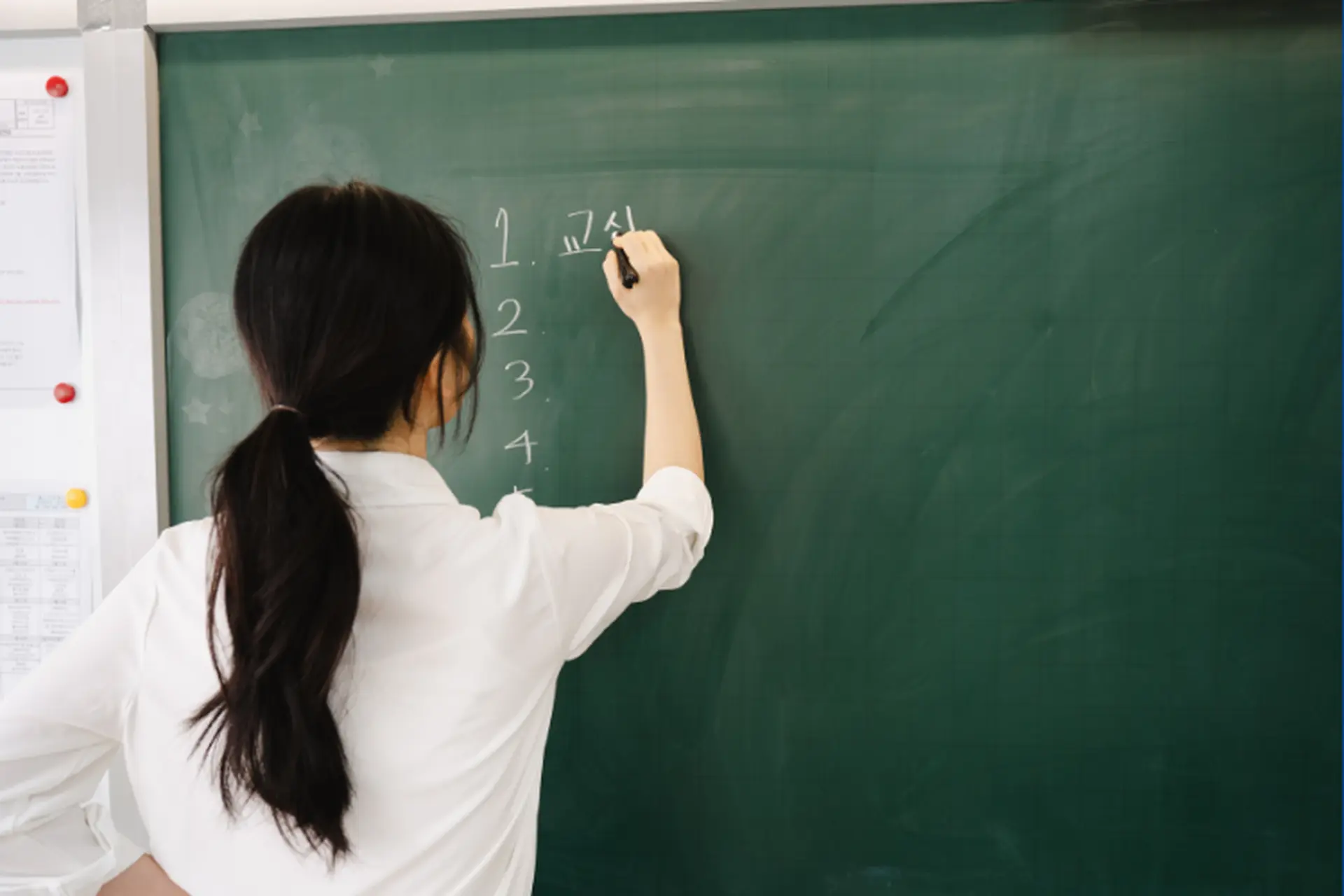 Tuyển tập những bài thơ 4 câu về thầy cô ngắn gọn mà chứa chan lòng biết ơn vô bờ