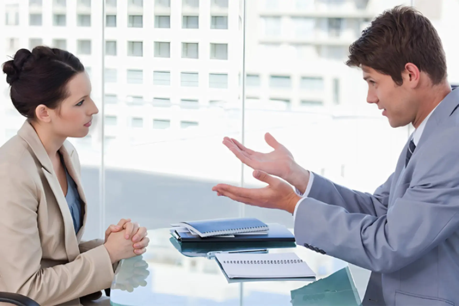 Thương lượng là gì? Ý nghĩa, đặc điểm và các kiểu thương lượng phổ biến trong giao tiếp
