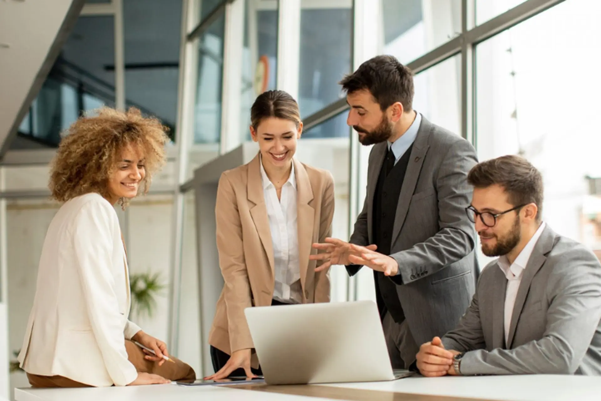 Thương nhân là gì? Tìm hiểu quyền lợi, trách nhiệm và phân biệt thương nhân với doanh nhân