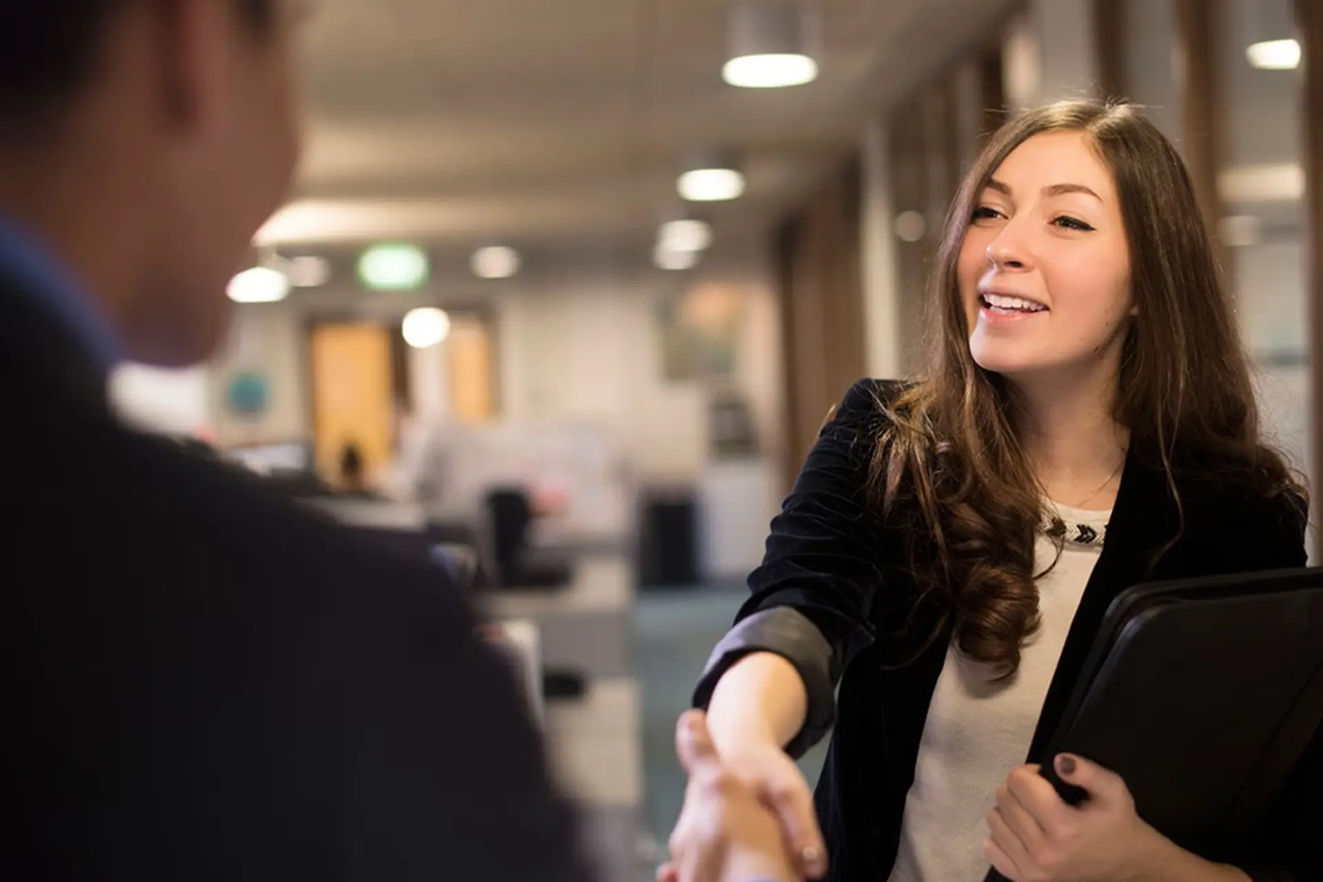 Tỉ mỉ là gì? Vì sao sự tỉ mỉ trong công việc và cuộc sống lại quan trọng đến thế?