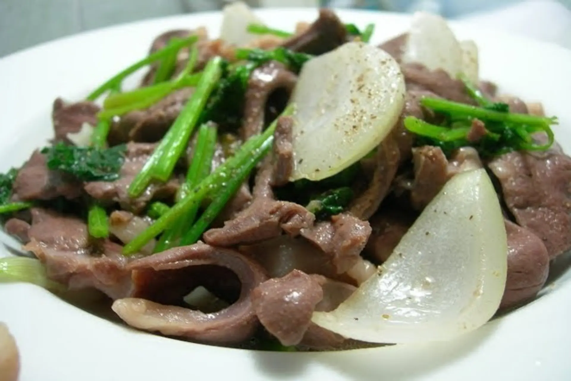 Tim bò xào cần tây: Món ăn bổ dưỡng, ngon miệng và đậm đà hương vị tự nhiên, tốt cho sức khỏe