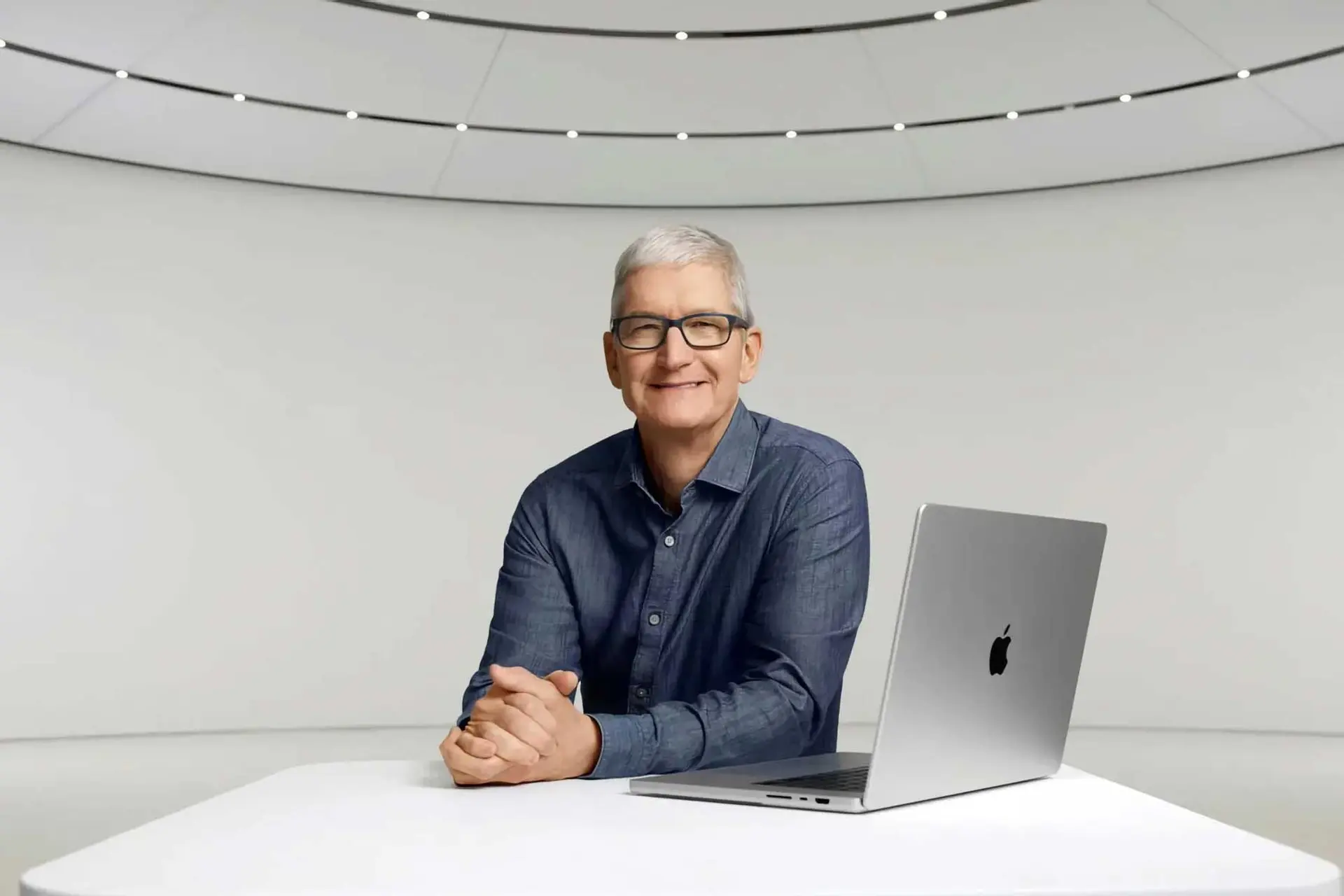 Tim Cook rời ghế CEO Apple, John Ternus tiếp quản