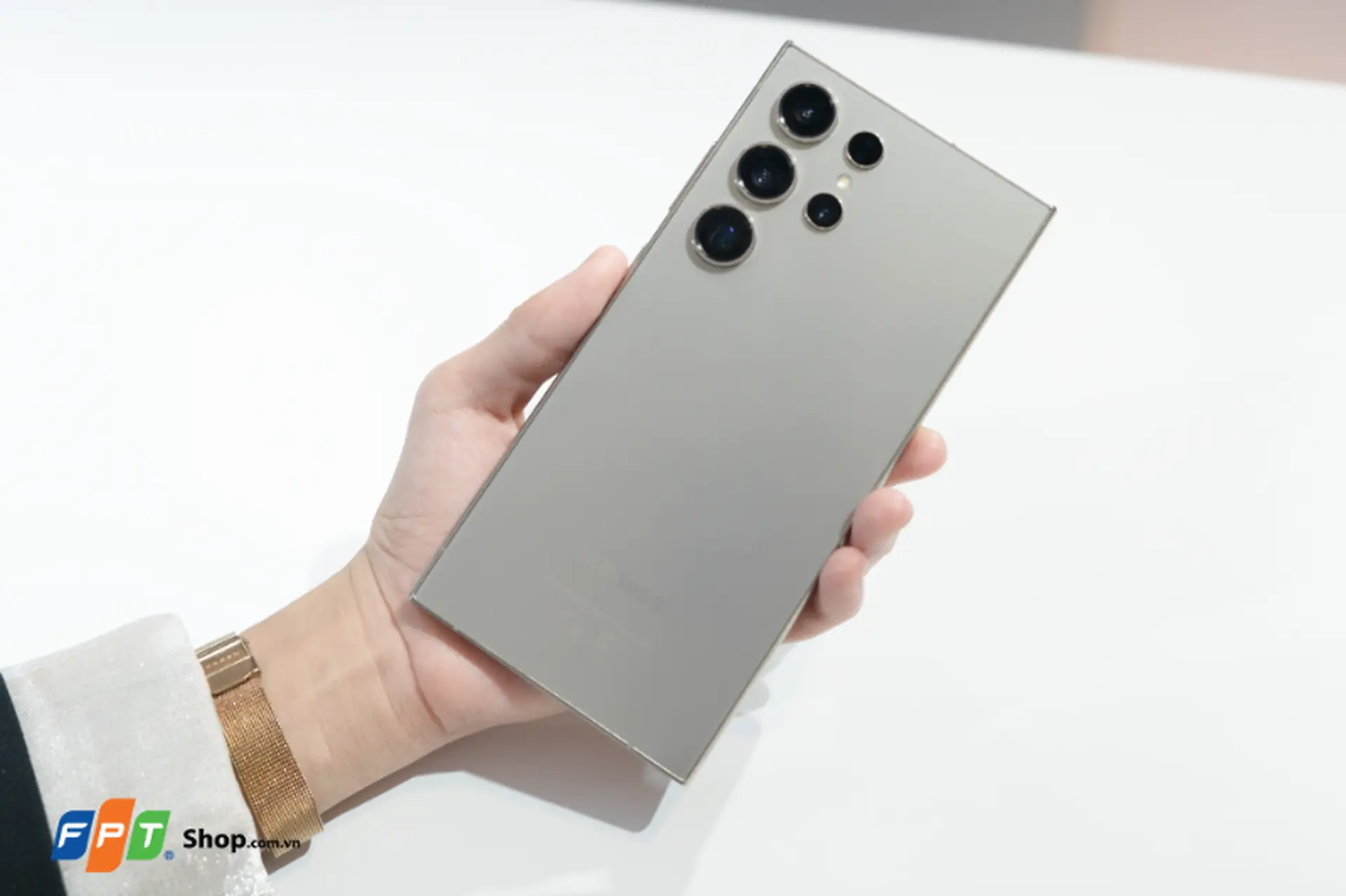 Titan trên Galaxy S24 Ultra có ưu điểm gì? Khám phá lý do Samsung lựa chọn chất liệu cao cấp này