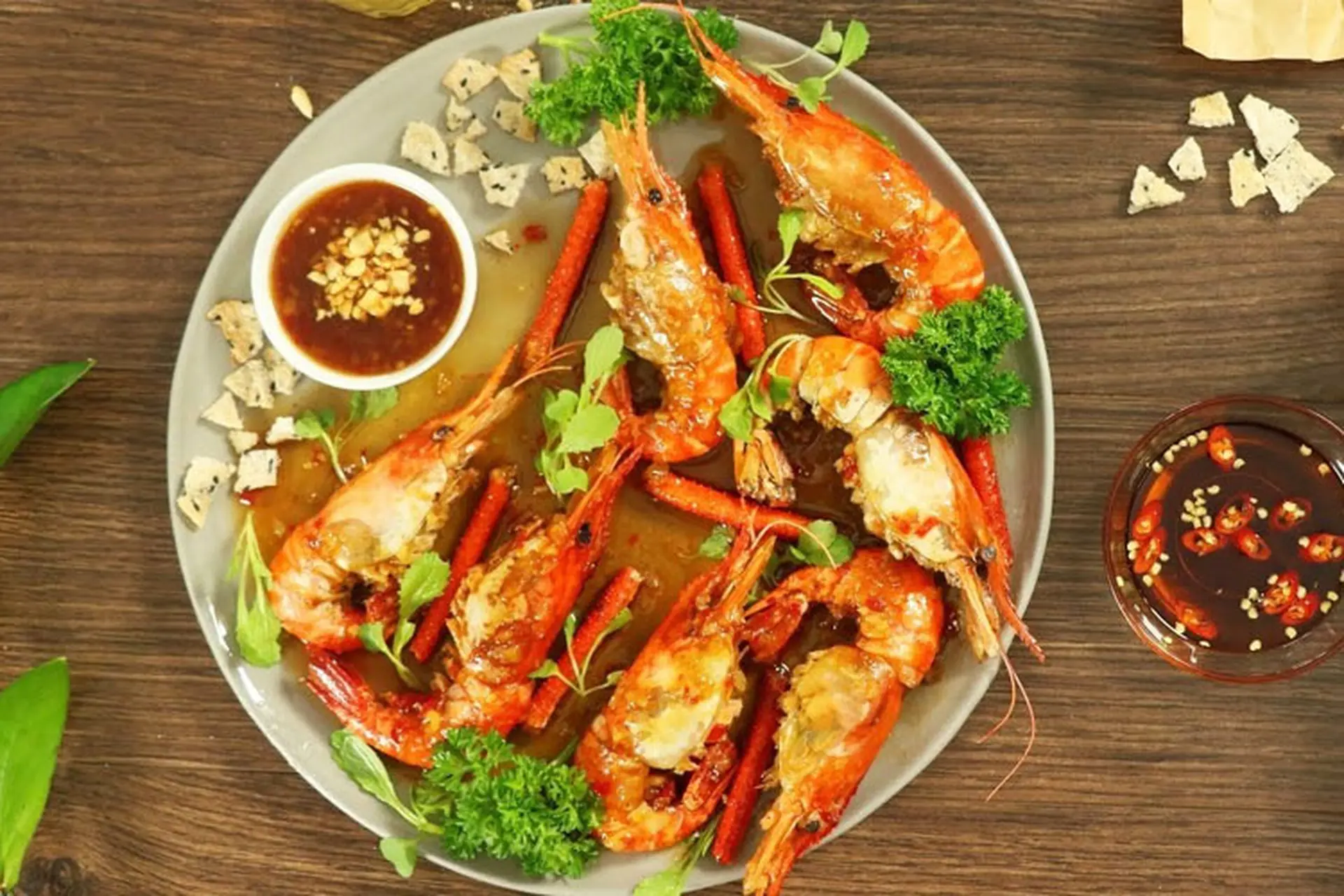 Cách chế biến tôm càng xanh sốt me đơn giản, ăn siêu cuốn mà bạn nên thử ngay!